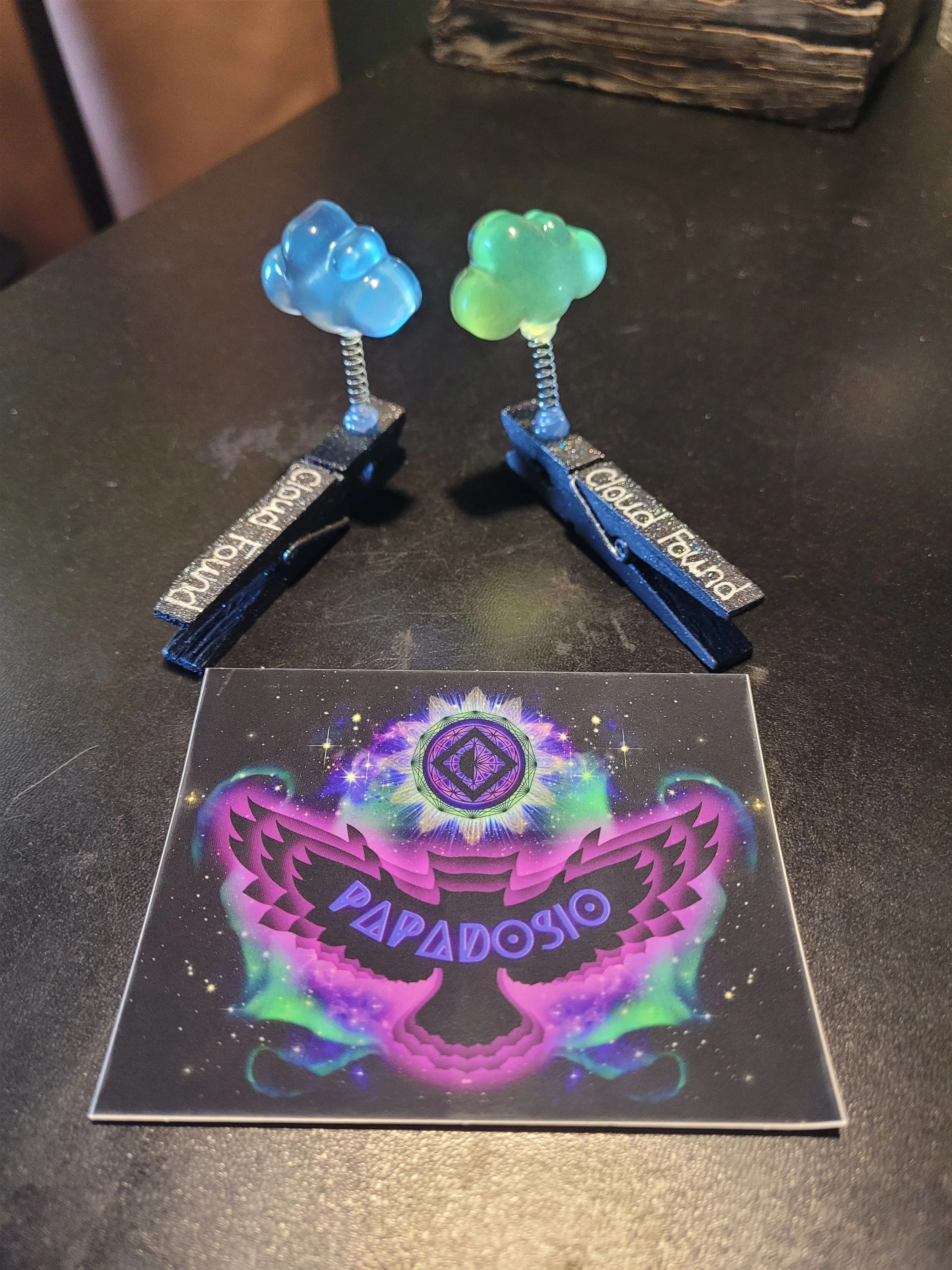 Papadosio UV glow resin cloud clip & graphic art sticker