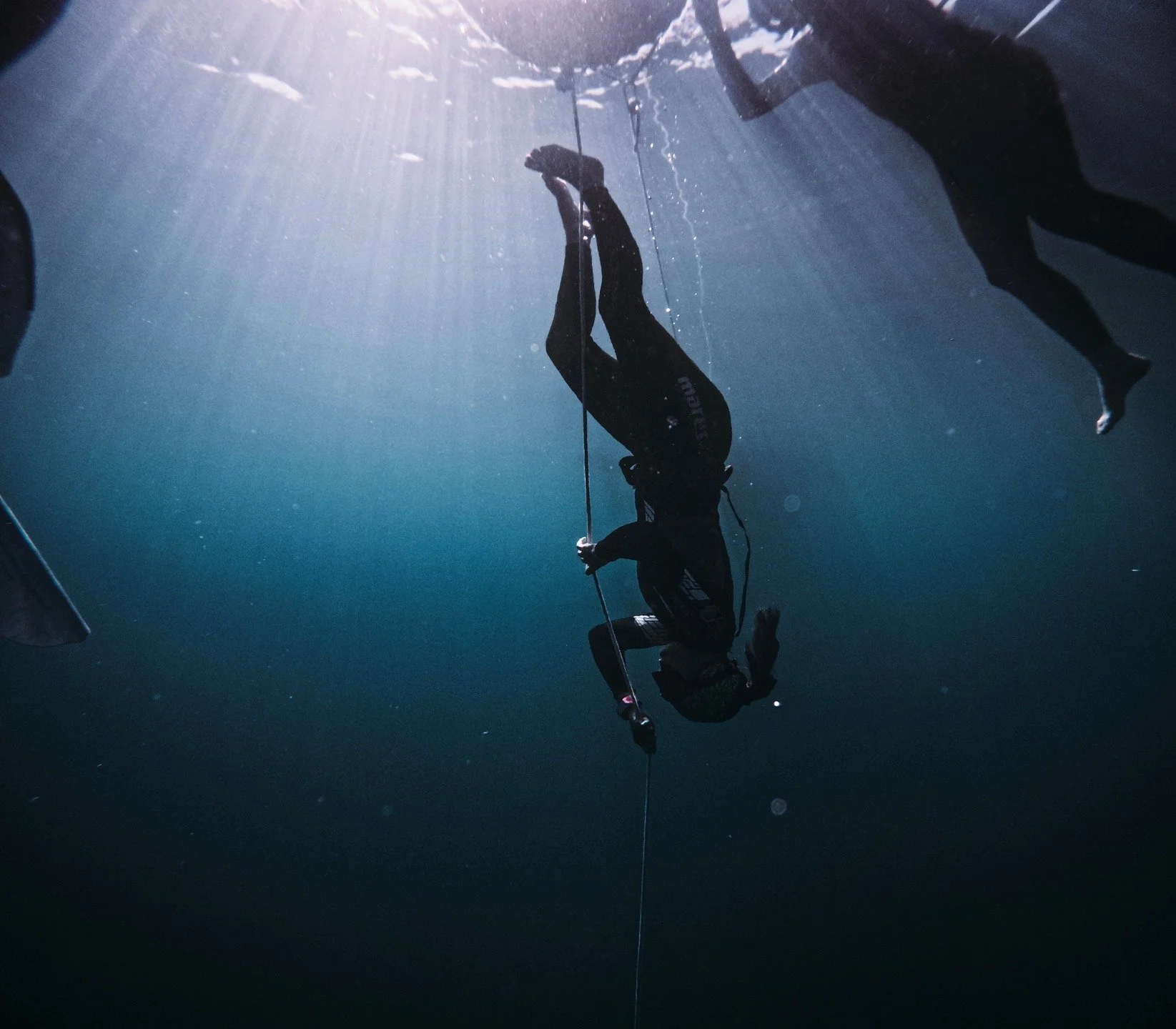 Au fil des descentes, on affine notre conscience corporelle, on ajuste, on corrige, on se d&eacute;tend de plus en plus.

Ne plus respirer sous l'eau, nous pousse encore plus &agrave; &eacute;couter notre corps, &agrave; sentir ce qu'il s'y passe. A 