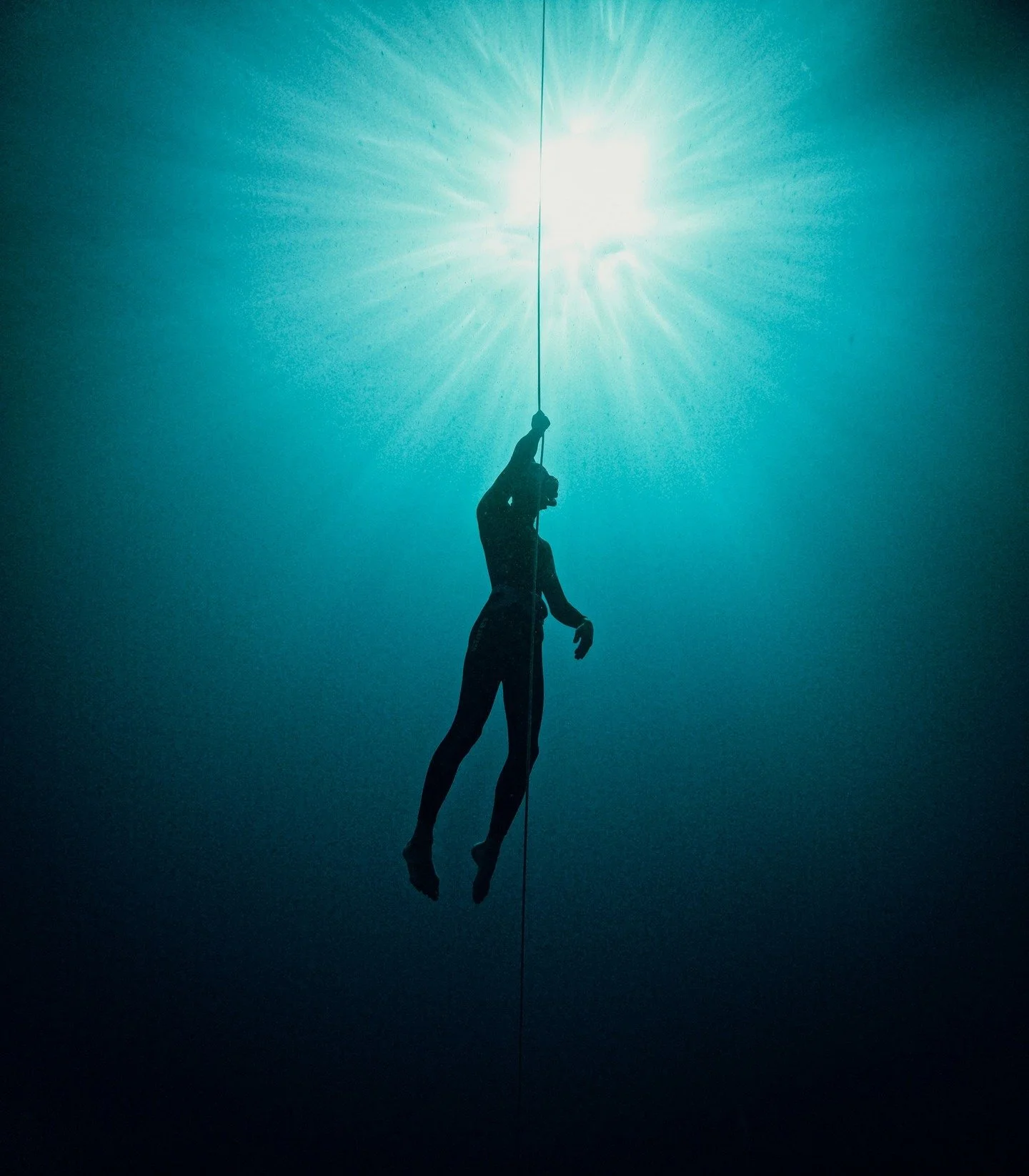 L'apn&eacute;e a cette particularit&eacute; de rapprocher des personnes qui ne se connaissent pas.

Pourquoi ? On joue sous l'eau sans air (m&ecirc;me si notre corps stocke une quantit&eacute; importante d'oxyg&egrave;ne), on doit prendre soin de son