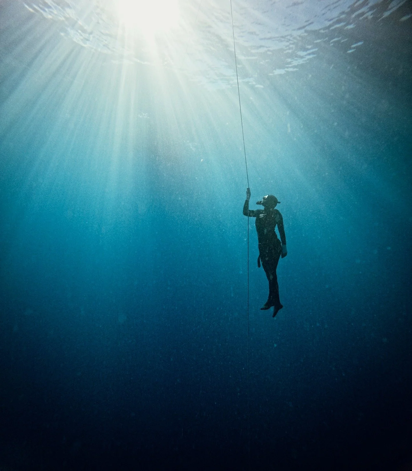 Une ligne et des silhouettes, des lumi&egrave;res filtr&eacute;es et des rayons vaporeux, des visages d&eacute;tendus, des reflets, des contre jours, des bulles, du plancton, des actions et des non actions... 
Tout un univers que j'adore capturer &ag