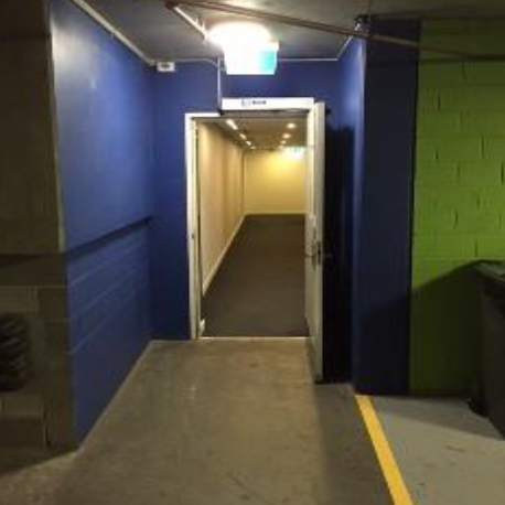 Upper level 2 entry to lift