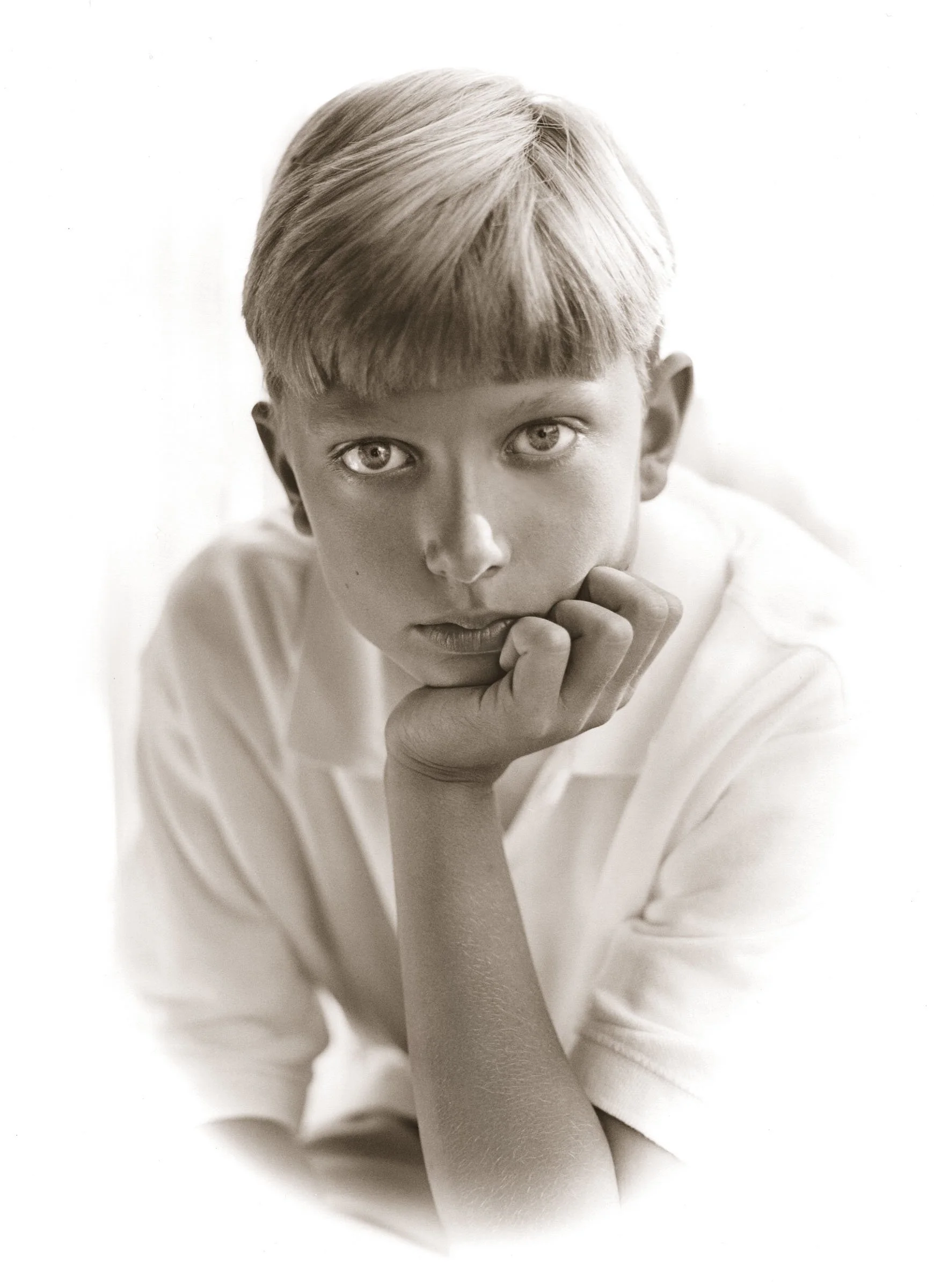 Greg Schwartz oval portrait 1998.jpg