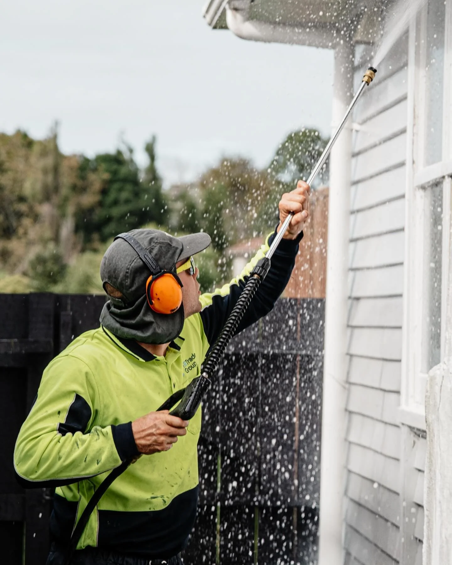 Softwash solutions for Auckland homes. 
Restore your home&rsquo;s exterior the safe and effective way
We specialise in softwashing and chemical washing that removes mould, grime, and lichen without damaging your paint or surfaces. Perfect for roofs, 