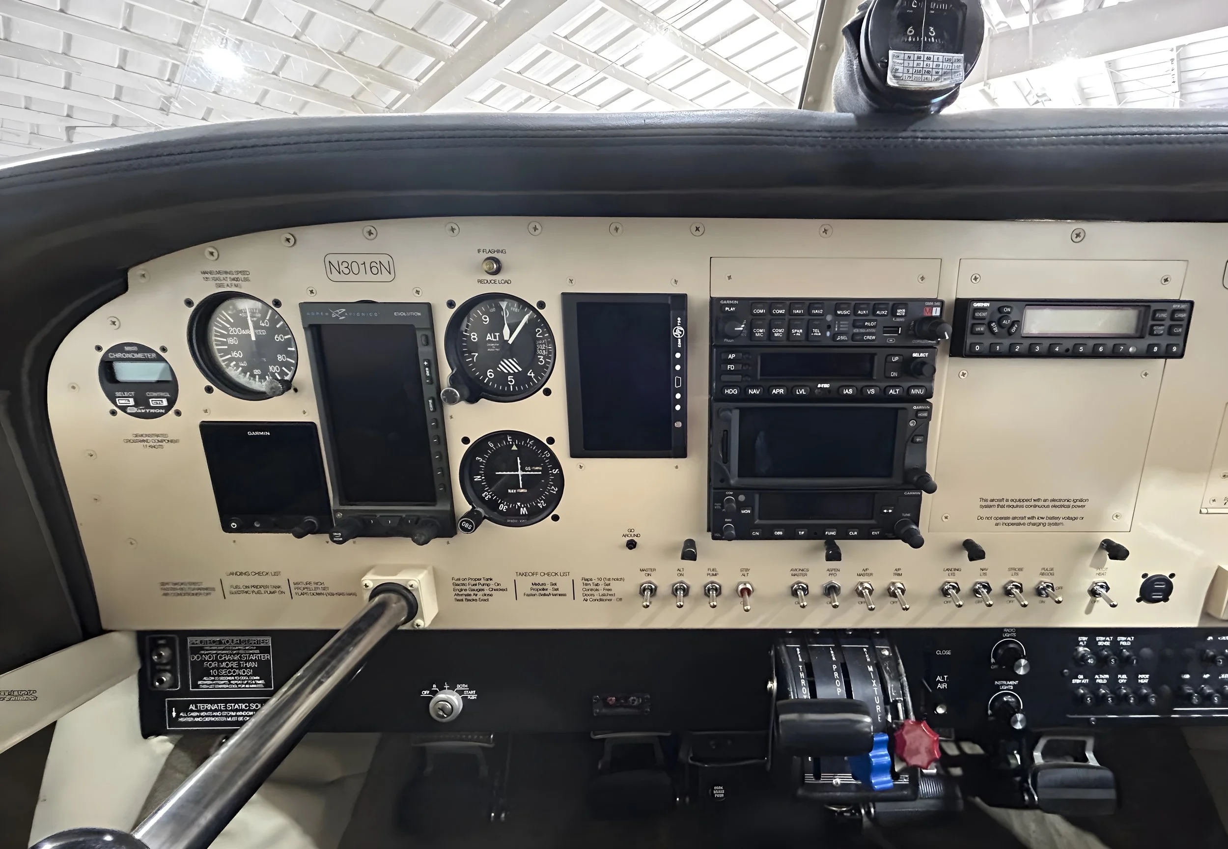 Piper PA-32
Custom Airplane Panel
