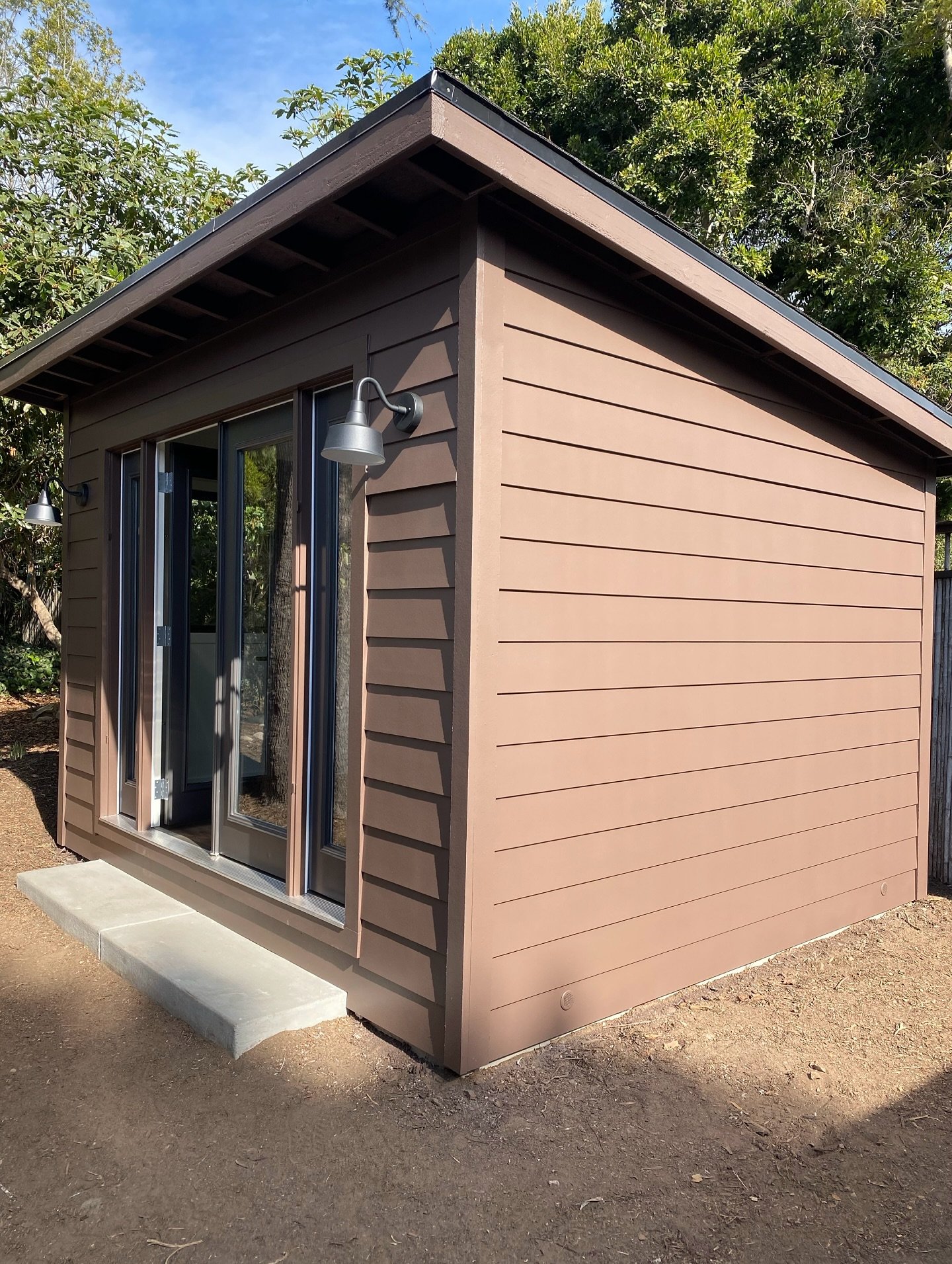 ✨Two of our most impactful luxury upgrades to the exterior of your shed:

1) French doors with sidelights 
Slender casement windows flank the sides of the door, enhancing both design and function. The perfect way to allow light and air in, while keep