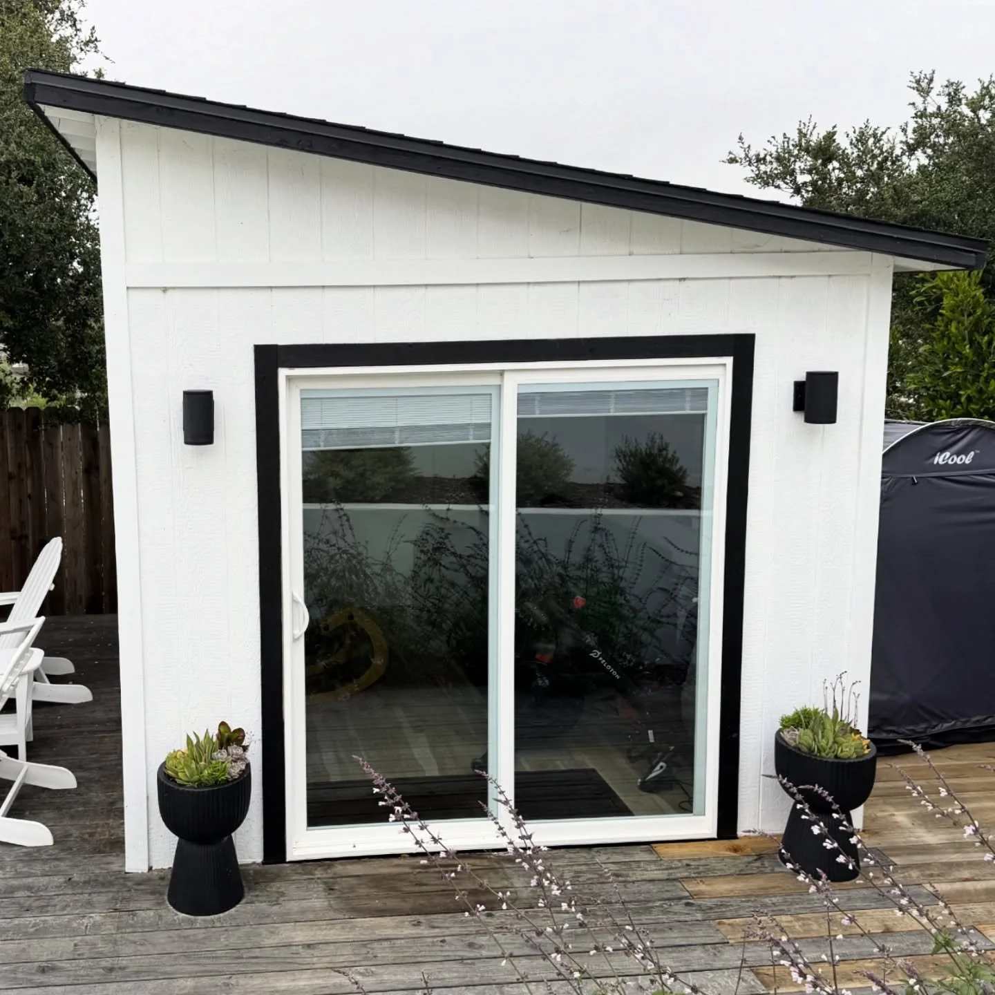 Clean and crisp studio shed in white/black seamlessly fits in with any backyard design 🏠 Reserve your spot for Fall/Winter construction today! 

#santabarbarastyle #805living #backyardshed #genuinesheds