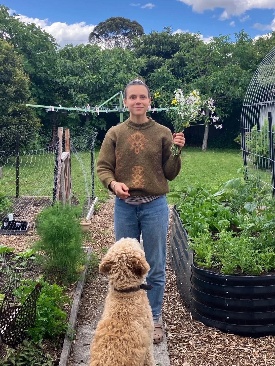 Garden abundance! 
Very thankful to @patrickthomas_naturopathy for creating this nature oasis. Also ft my little hand built vases that I am very chuffed about - thankyou to @chrisellispots for guiding me! 🌸