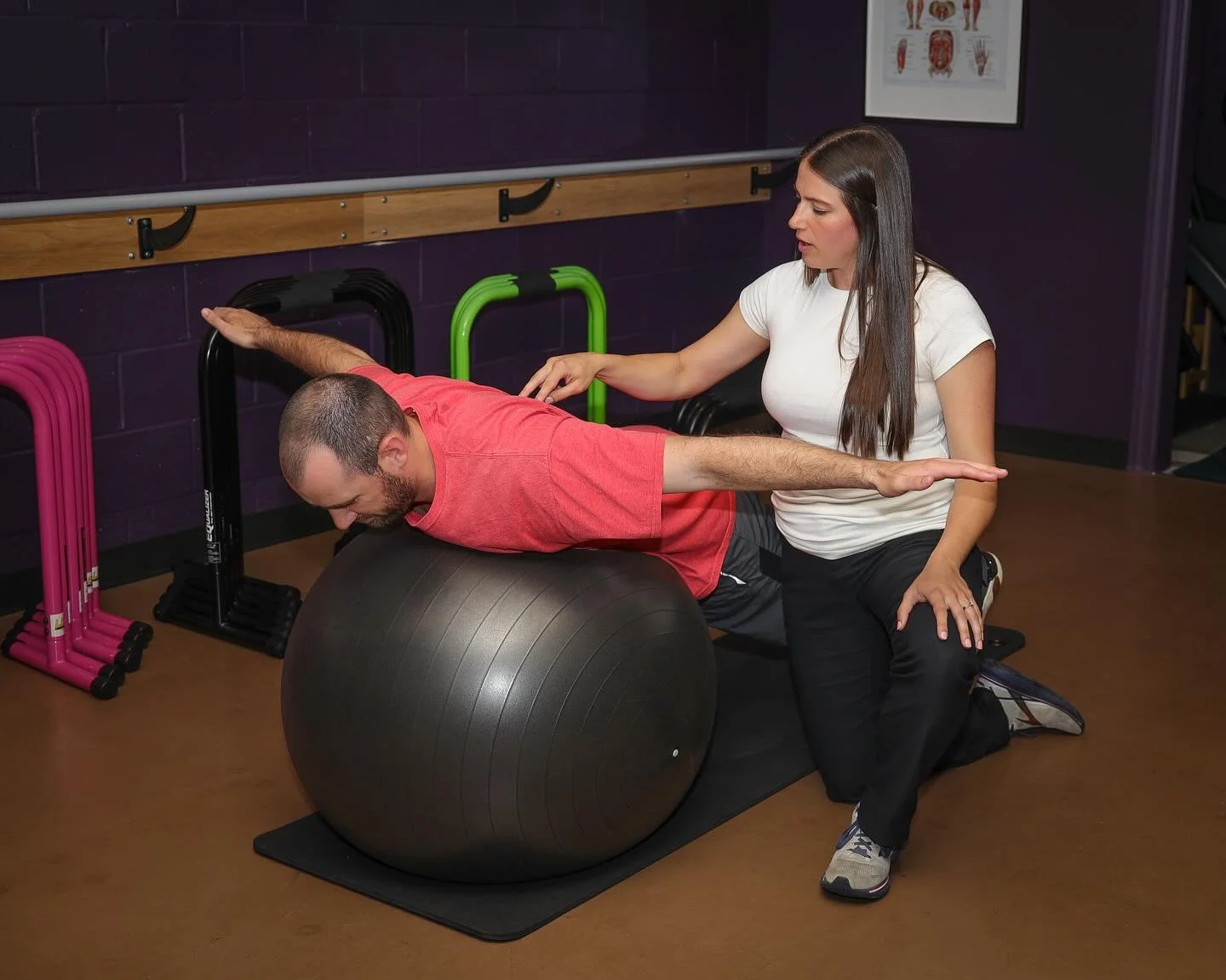 Boop! You feel that? 

It&rsquo;s tactile cuing that I believe helps bring heightened bodily awareness to a specific muscle / group we&rsquo;re looking to fire. 

1-on-1 physical therapy is how SIGNIFICANT change can be made in one 60 min session. Tr