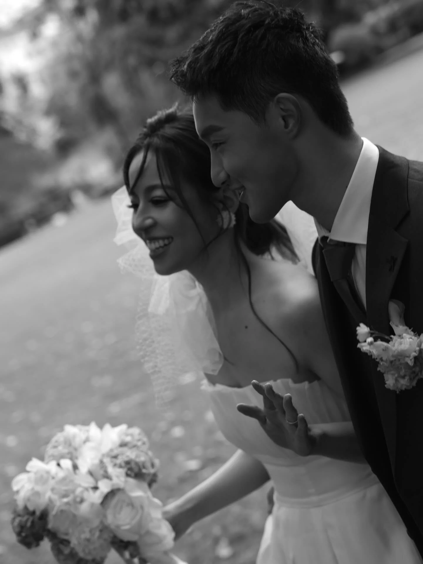 🌤️✨ 
Yolanda &amp; Ming&rsquo;s beautiful smiles turned a cloudy day into pure sunshine! 

The vibe: Purely authentic, effortlessly lively, and radiating joy.