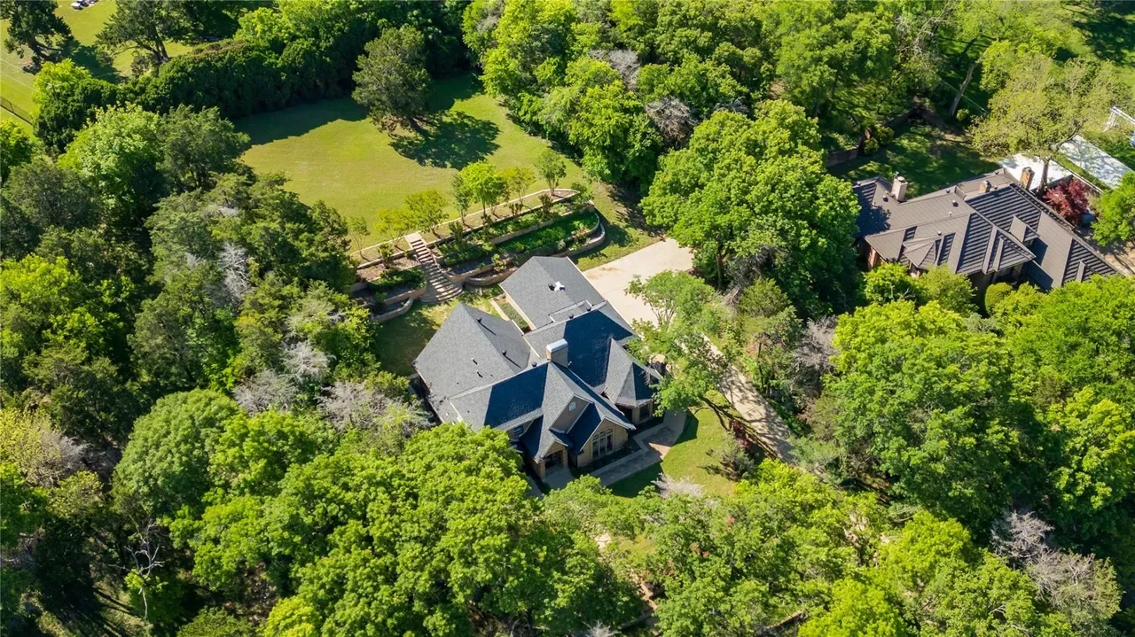 1254 Whispering Oaks Drive (4).webp