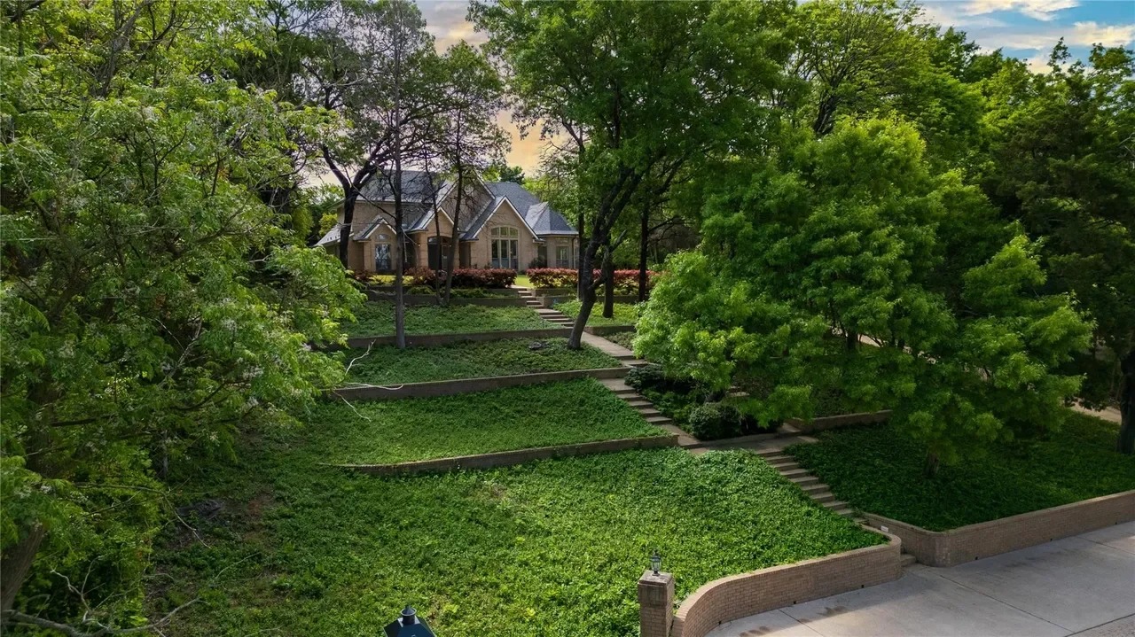1254 Whispering Oaks Drive (2).webp