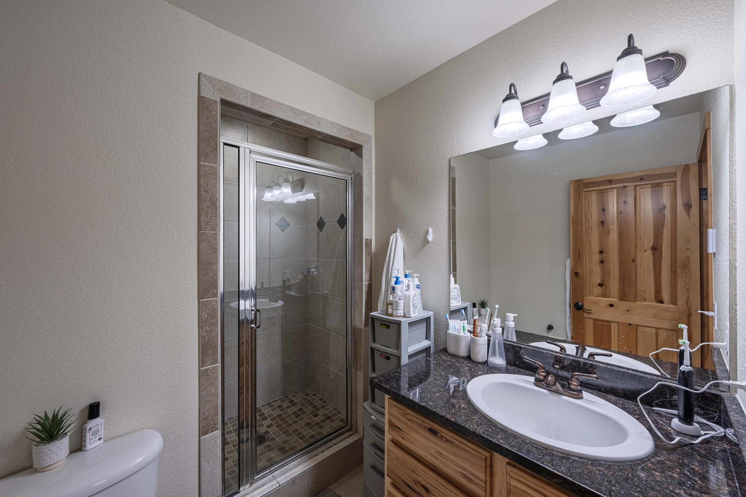 Guest Suite Bath 1