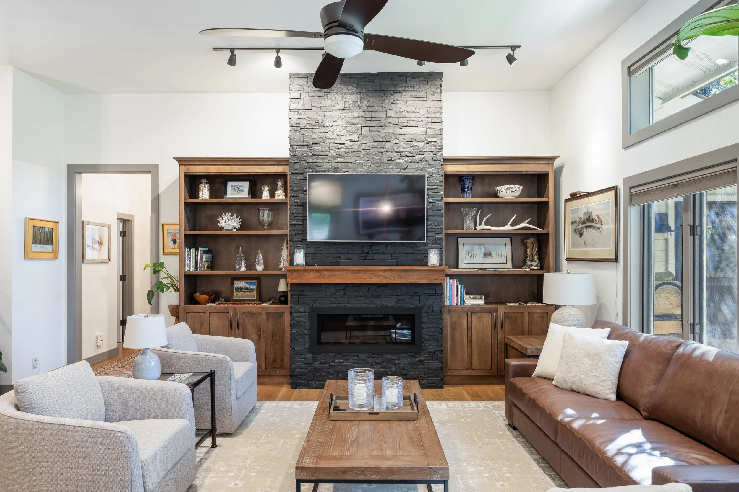 12 Living Room.jpg