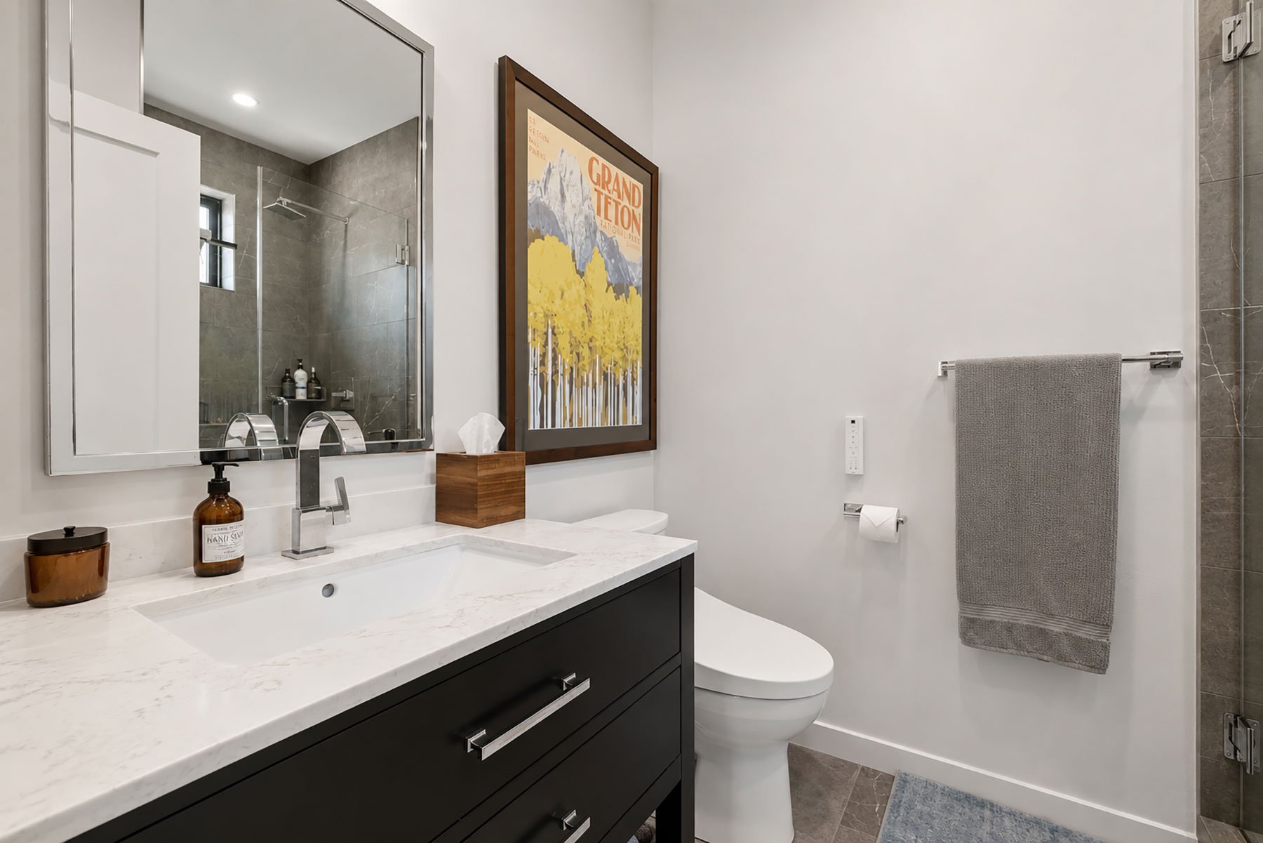 Guest-Bed-Bathroom.jpg