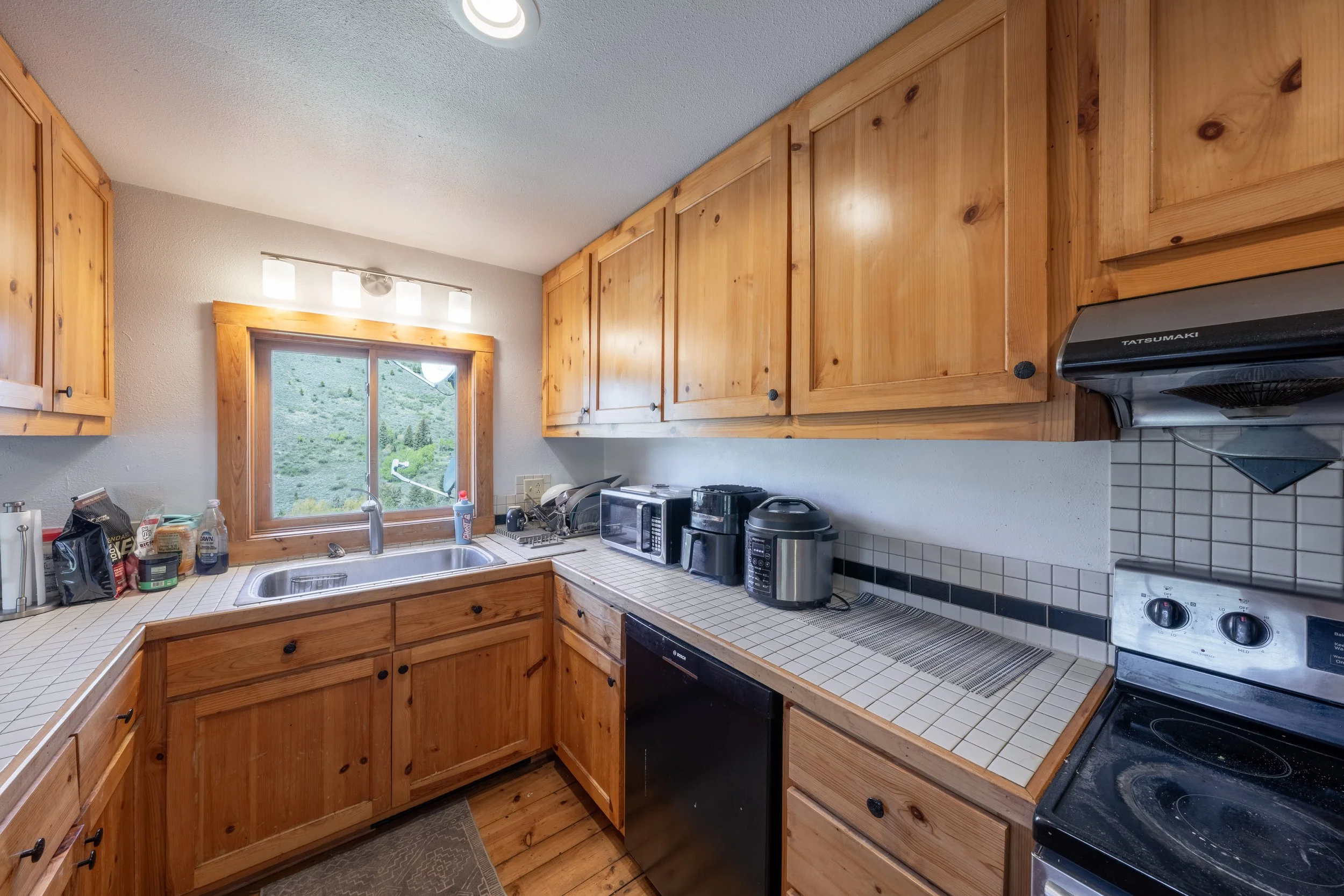 15-Kitchen.jpg
