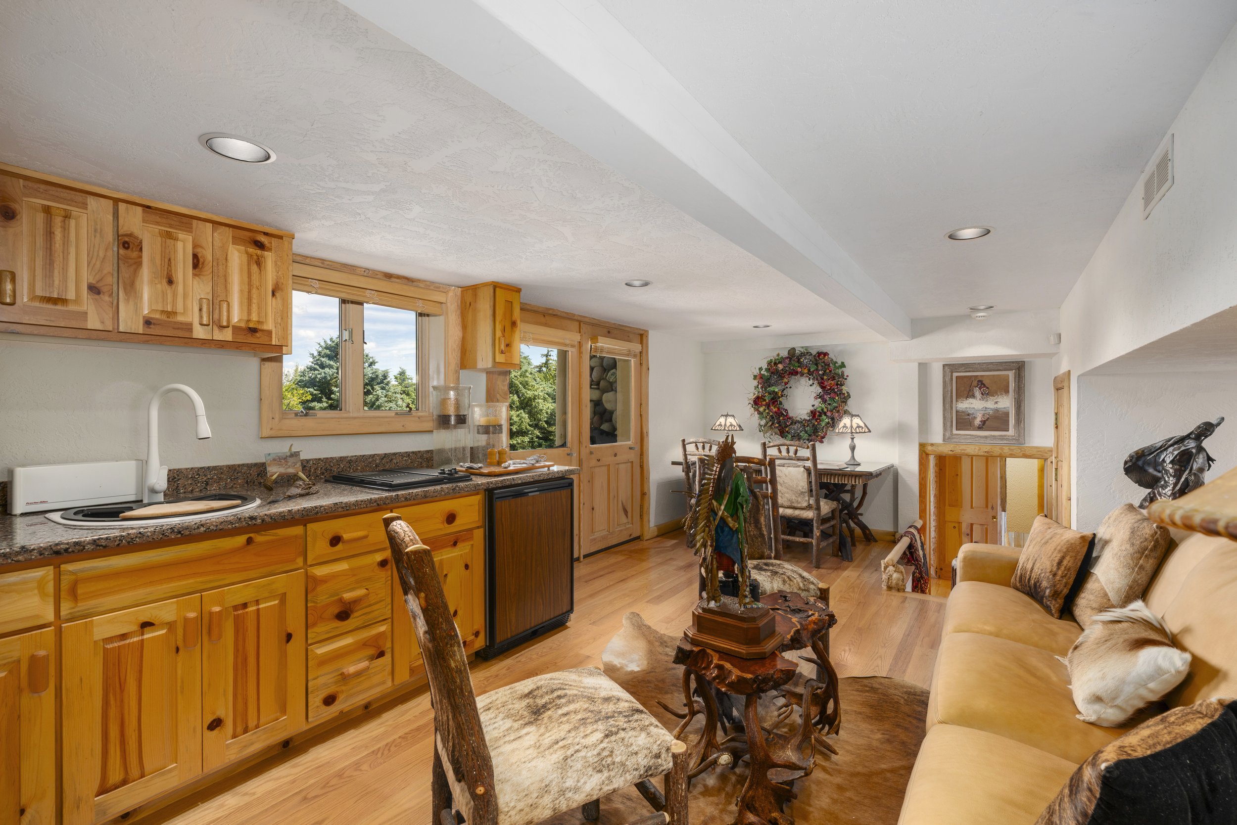 22-Guest Quarters.jpg