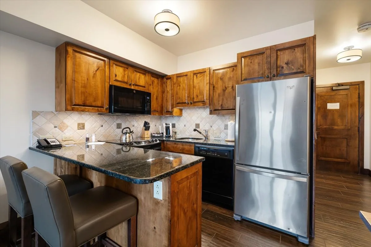 15-7 - 3385 Village Dr, TML 219-221.jpg