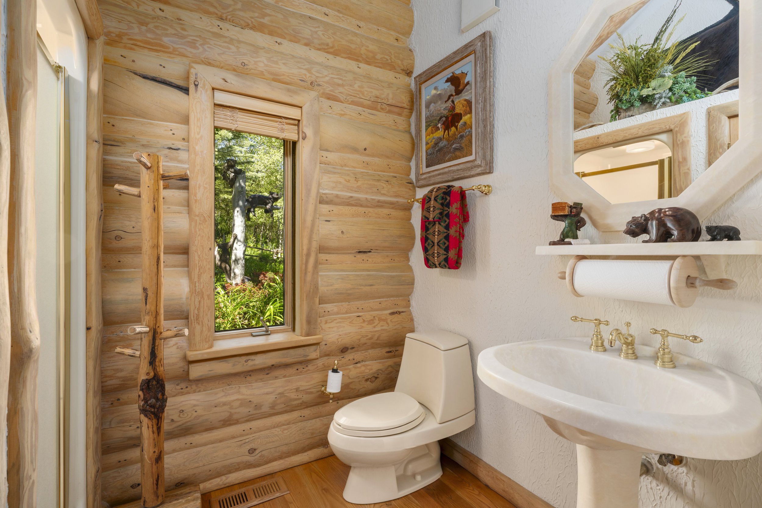 19-Main Level Guest Bath.jpg