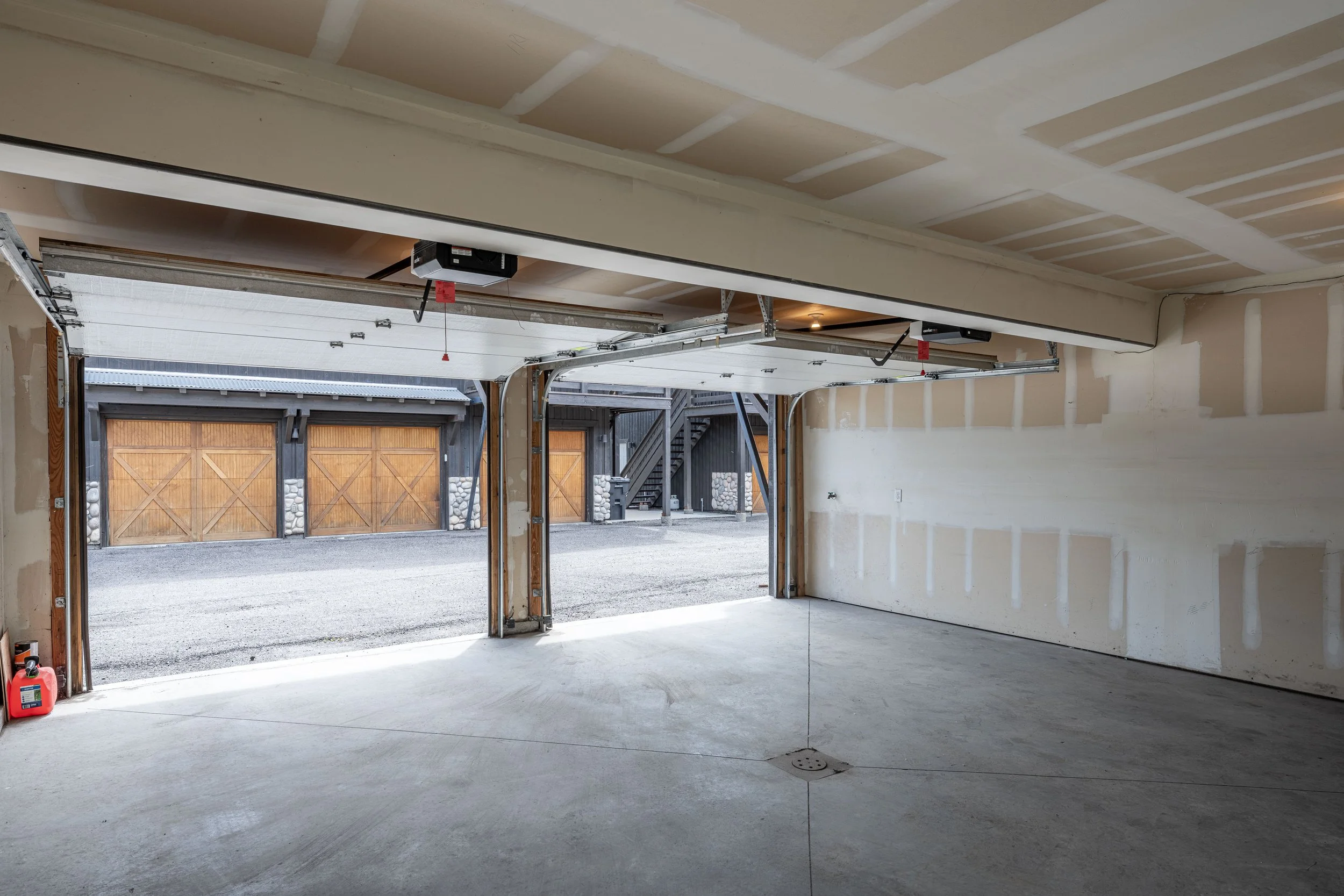 2 Car Garage - Guest Apartment 1