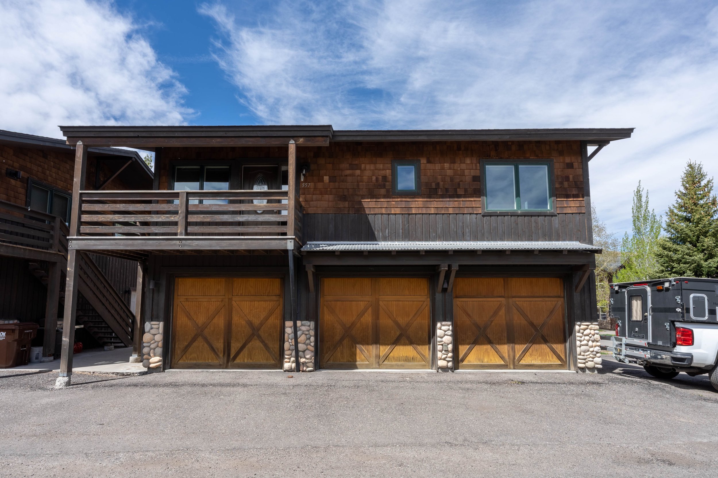 Guest Apartment 2 + Garages