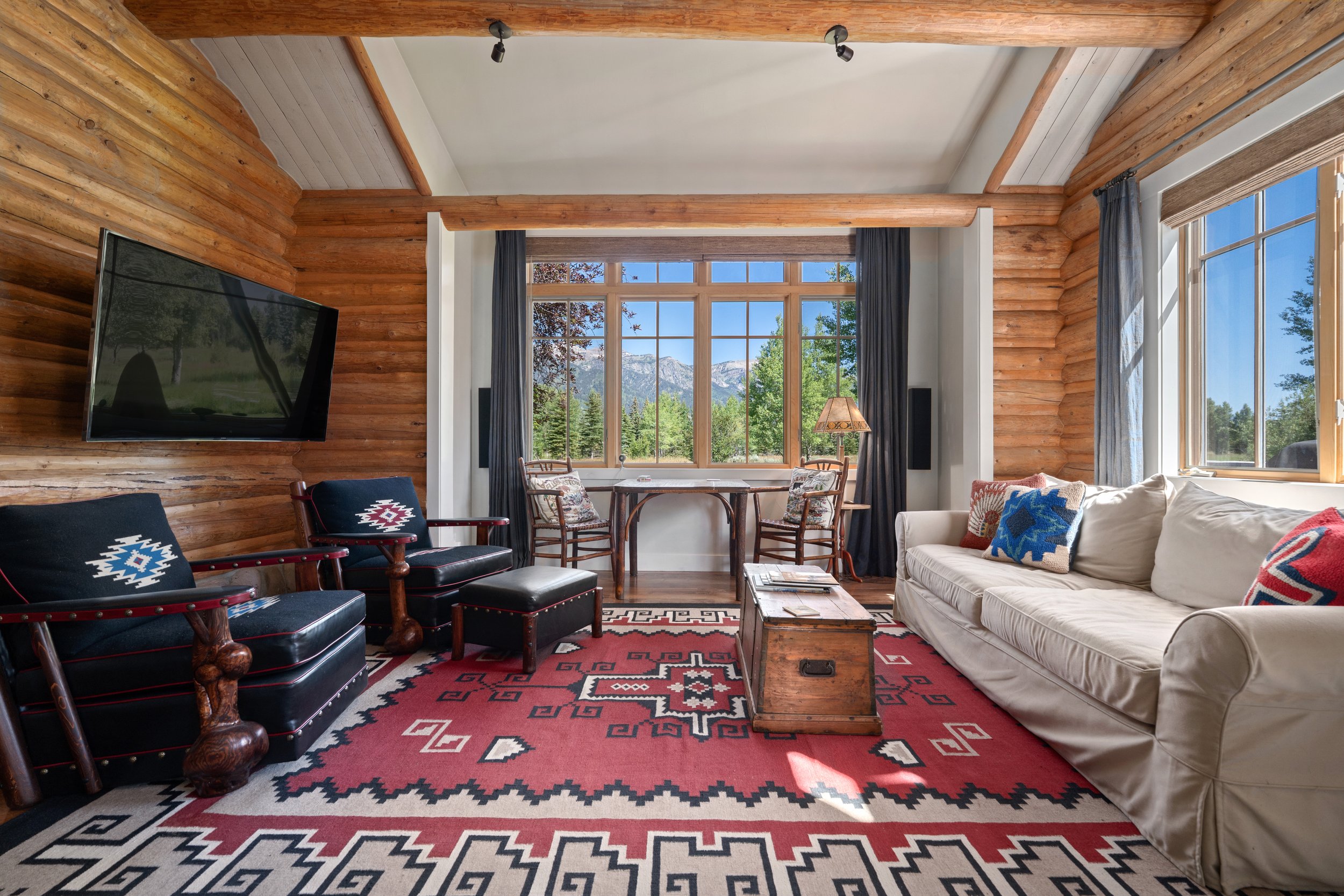 15-Living Room with Views-37.jpg
