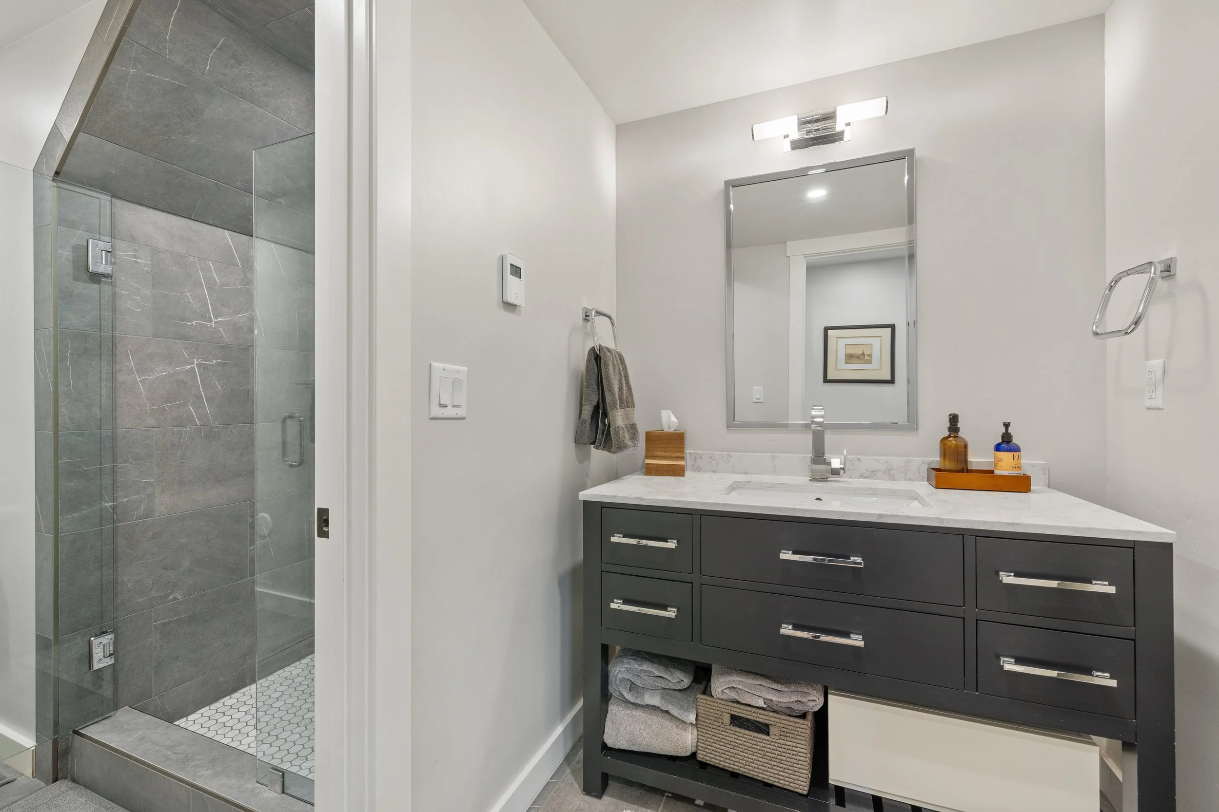 Full Guest Bath Upstairs