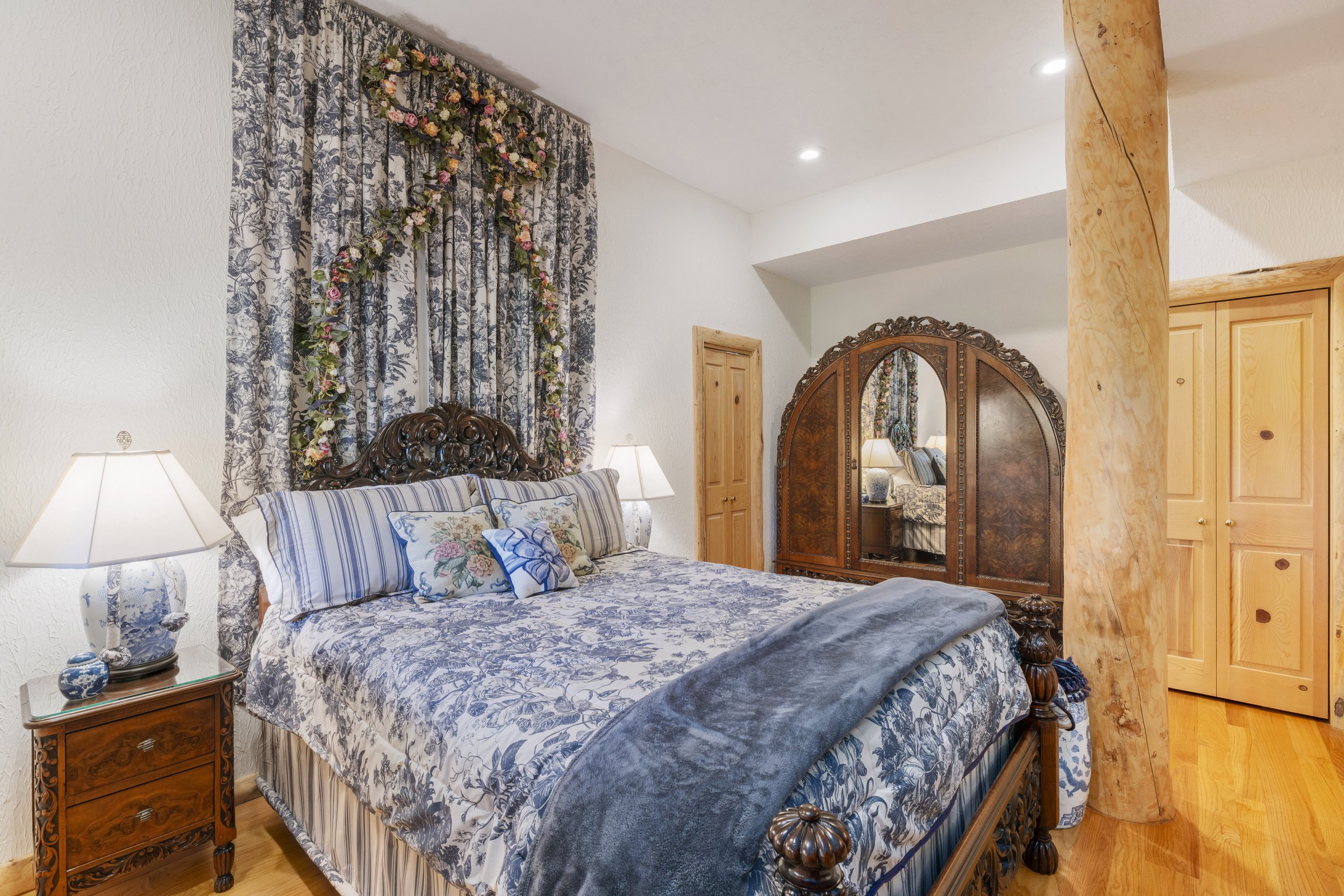 28-Guest Room.jpg