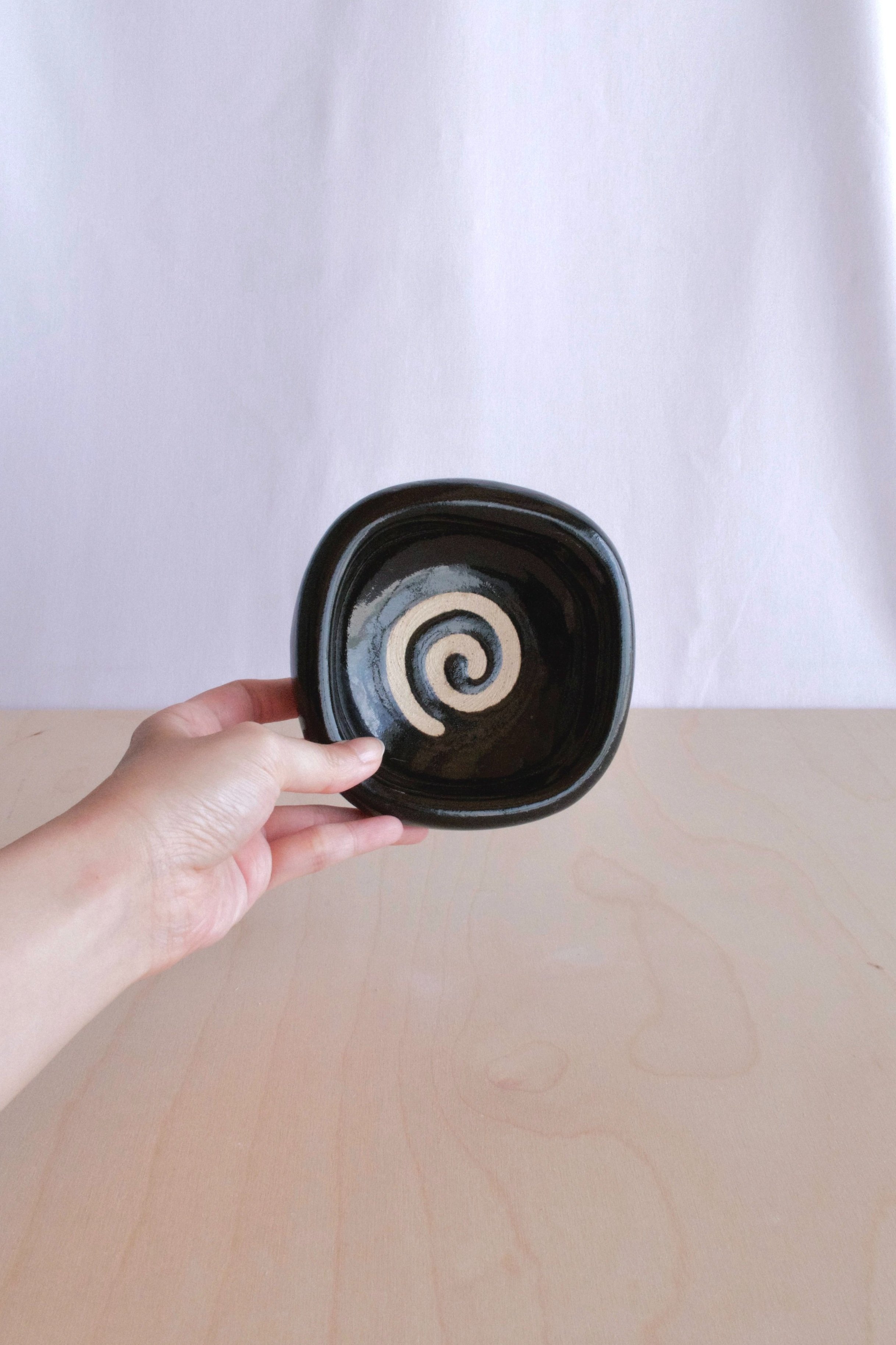 square spiral bubble plate