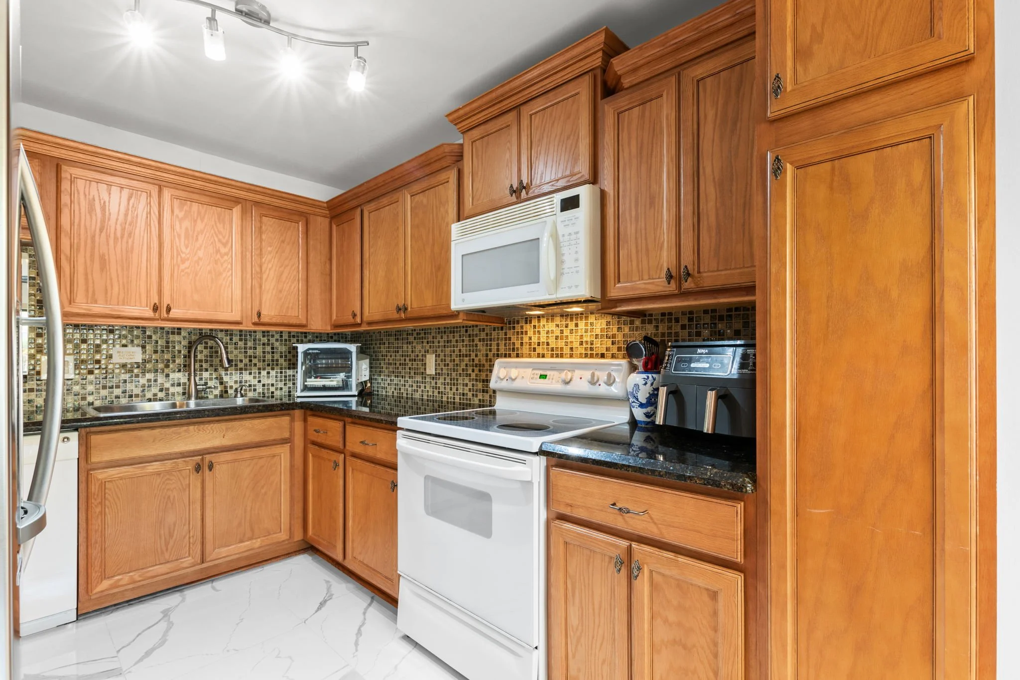 10-web-or-mls-10110-cedar-point-blvd-102.jpg