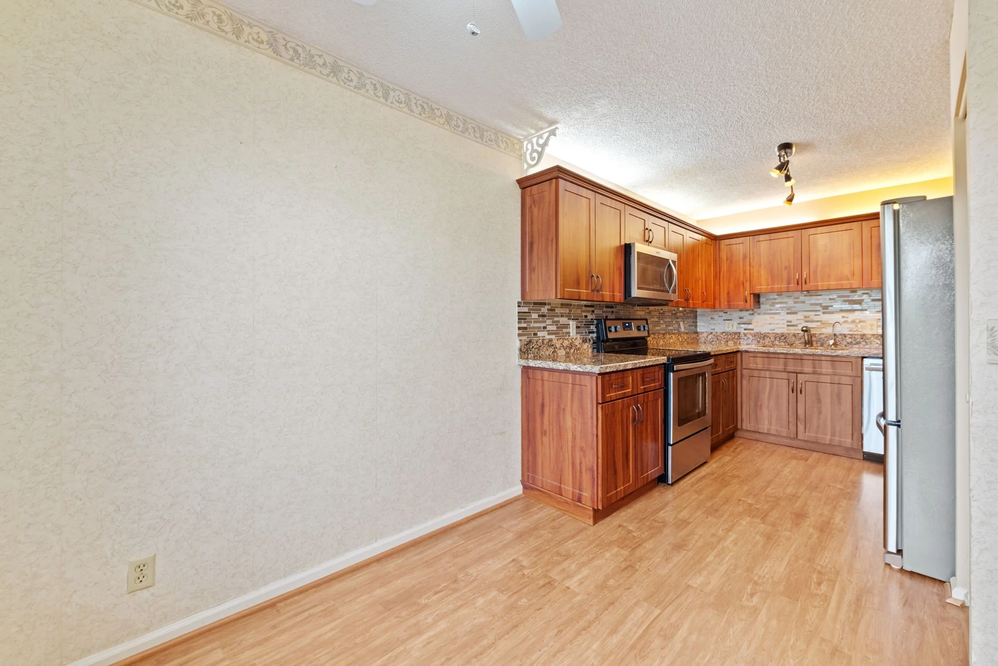 4-web-or-mls-10092-cedar-point-blvd-205.jpg