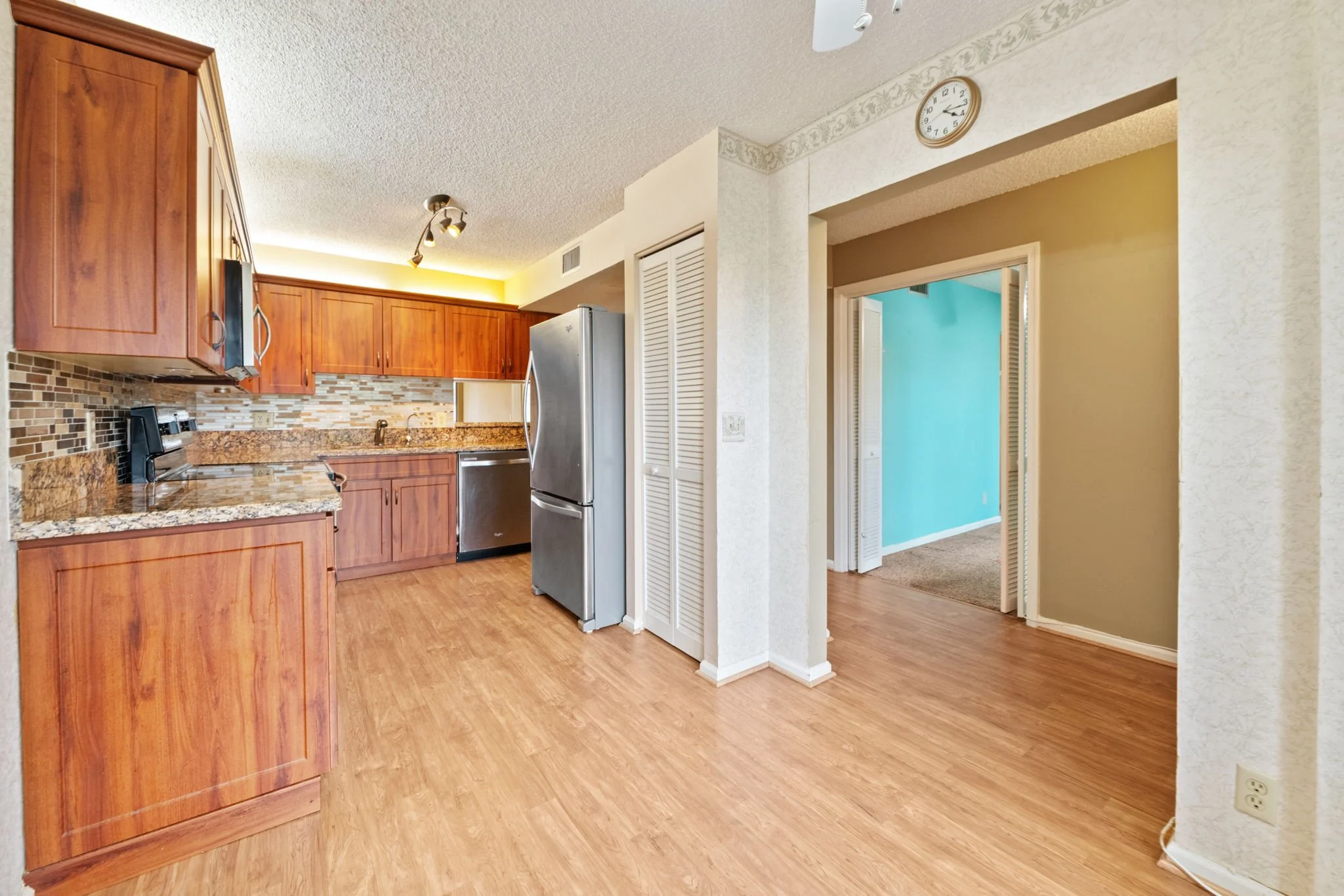 5-web-or-mls-10092-cedar-point-blvd-205.jpg