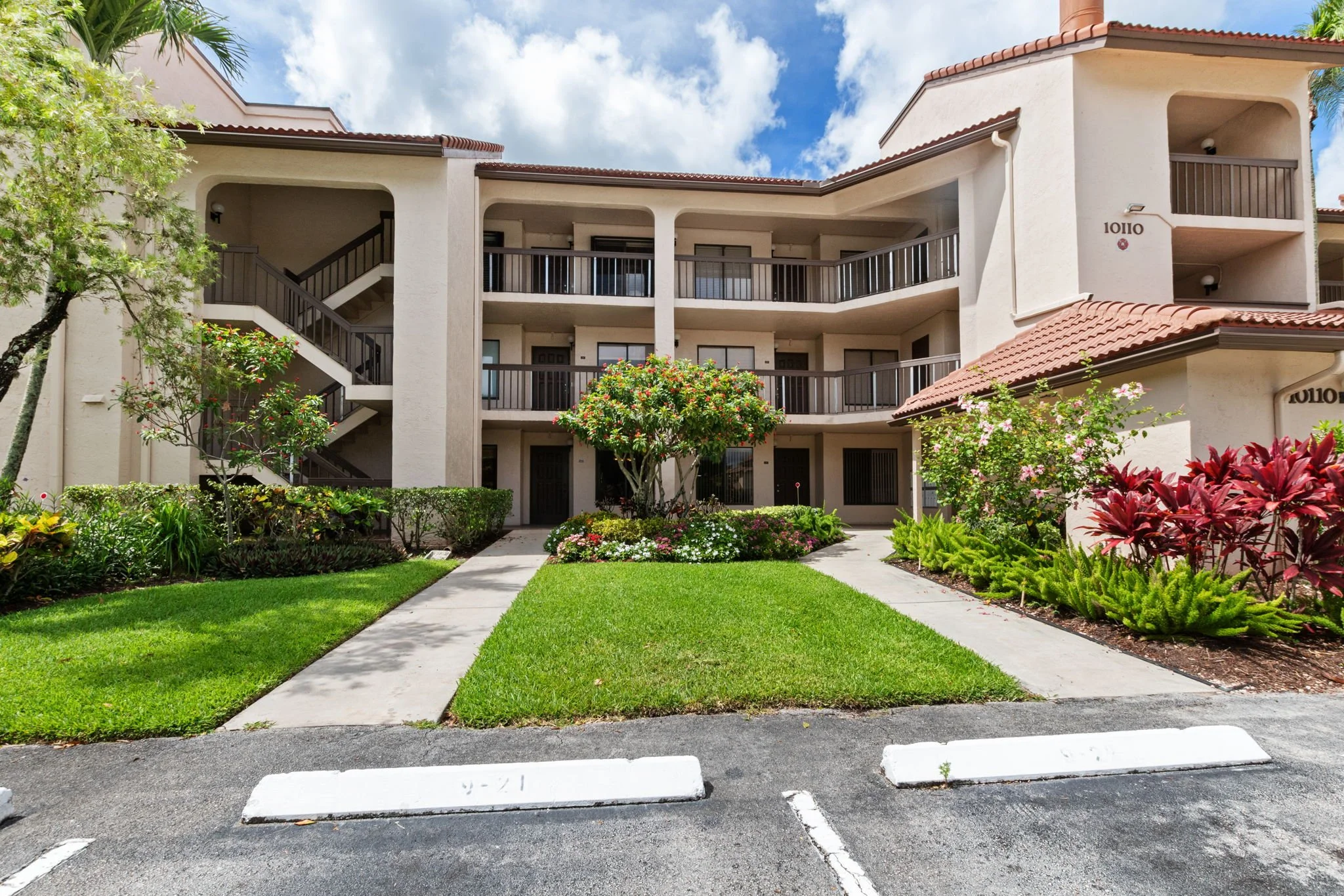 3-web-or-mls-10110-cedar-point-blvd-102.jpg