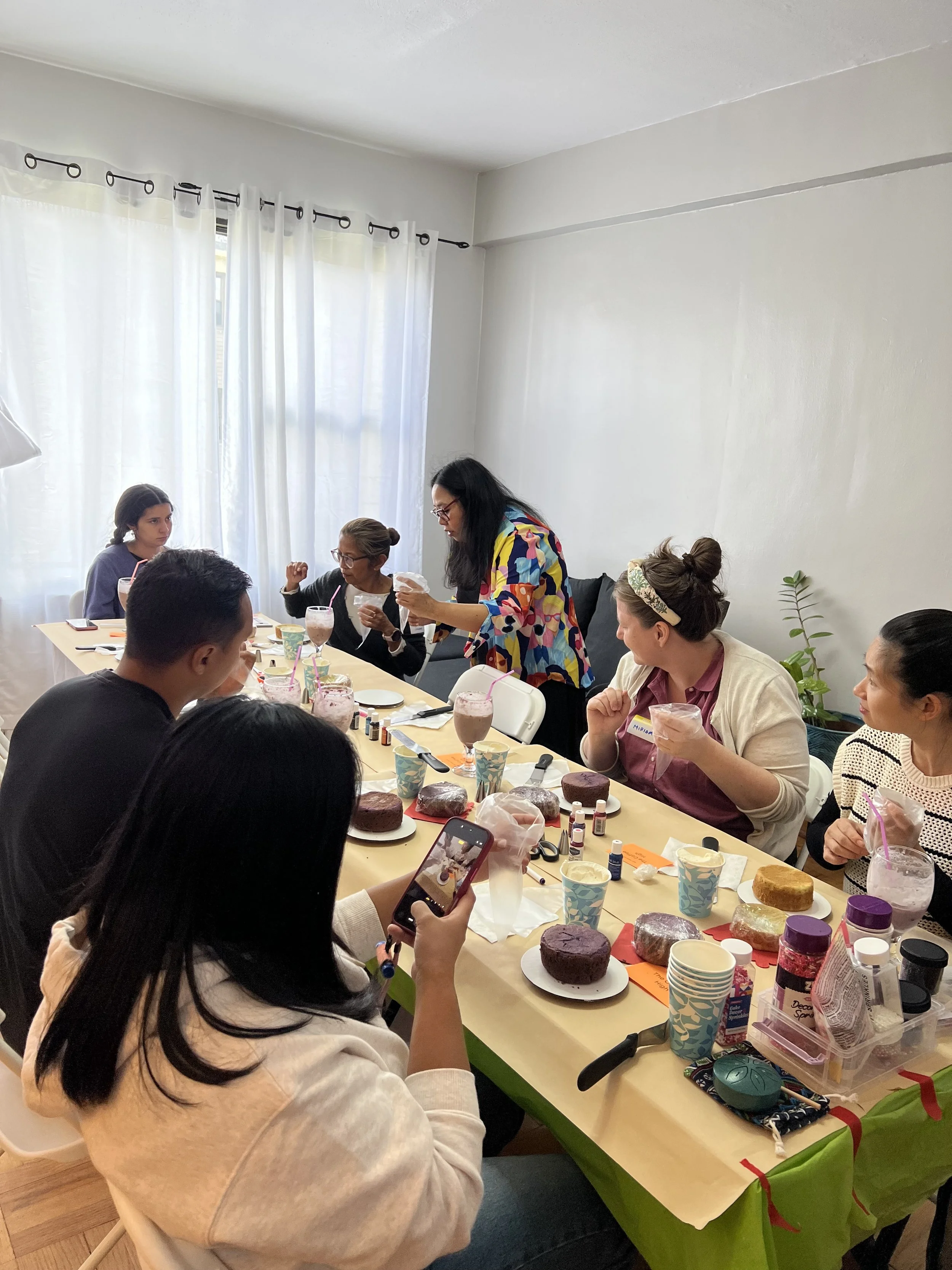 Cake decorating class