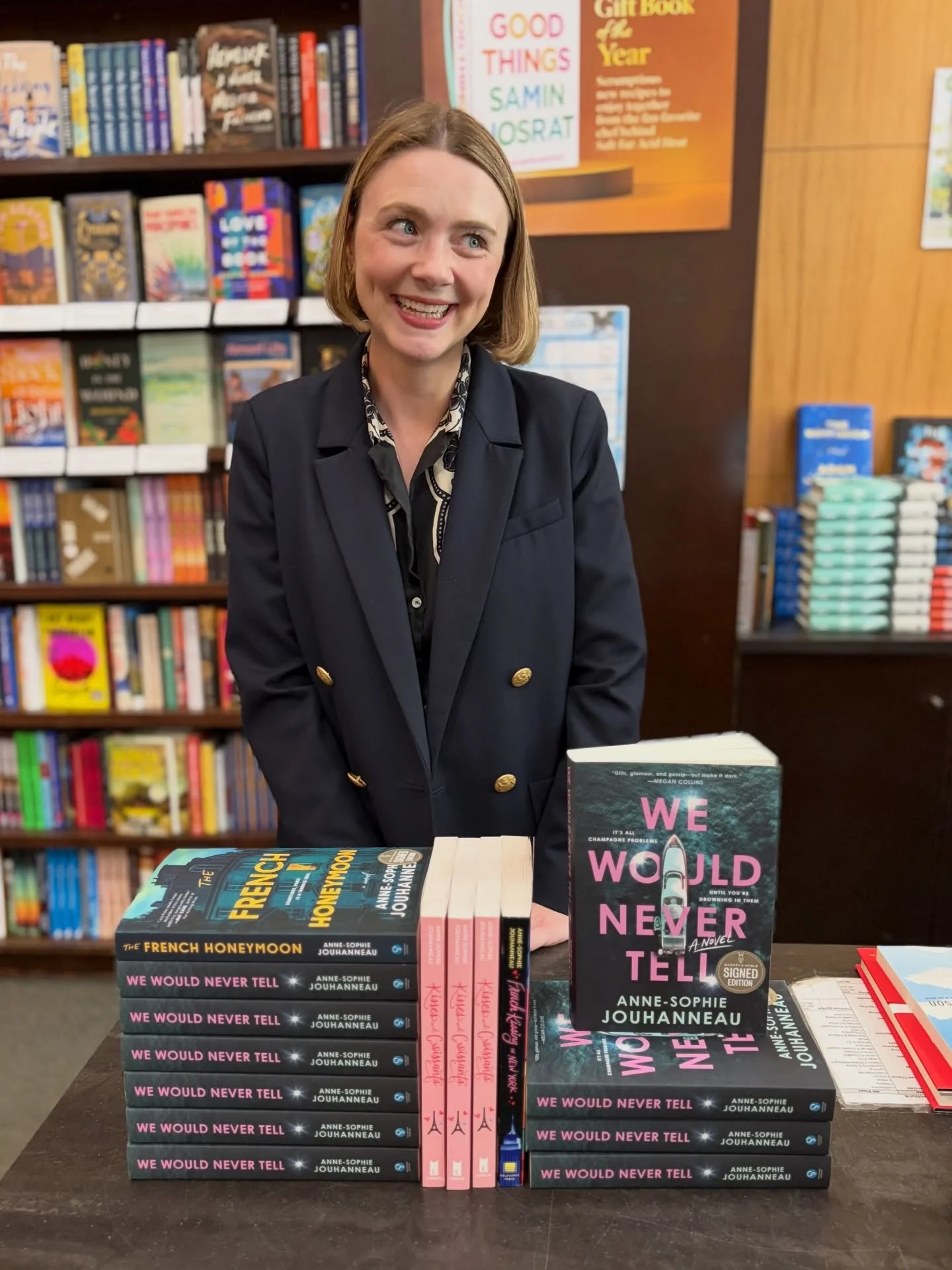 First family picture, courtesy of Barnes and Noble Union Square @bnunionsqnyc 💖.

I&rsquo;ve been meaning to take a picture with all four my US books* and I&rsquo;m so glad it happened this way: popping into B&amp;N while I was in the neighborhood a