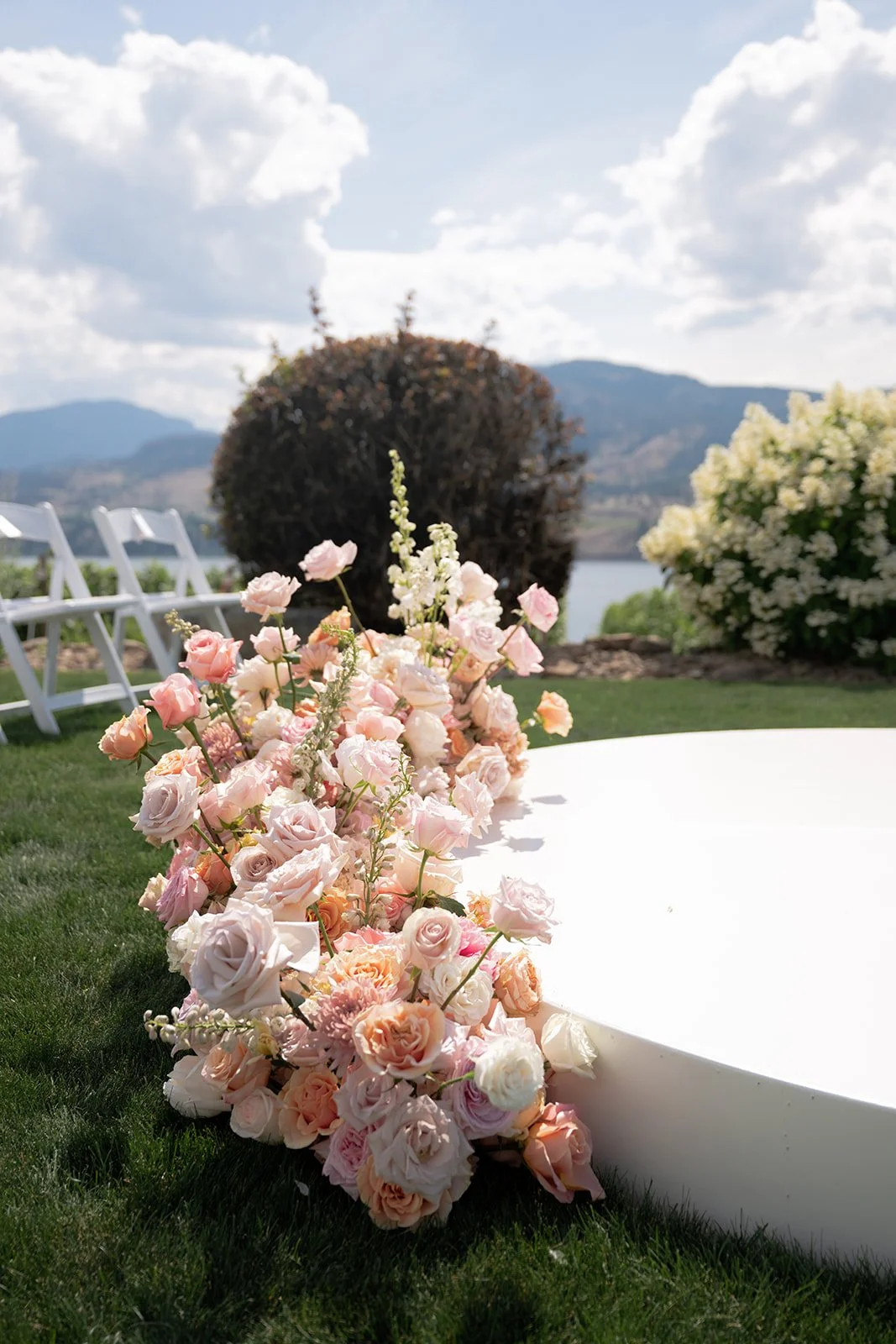 pink-peach-flowers-roses-ceremony.jpg