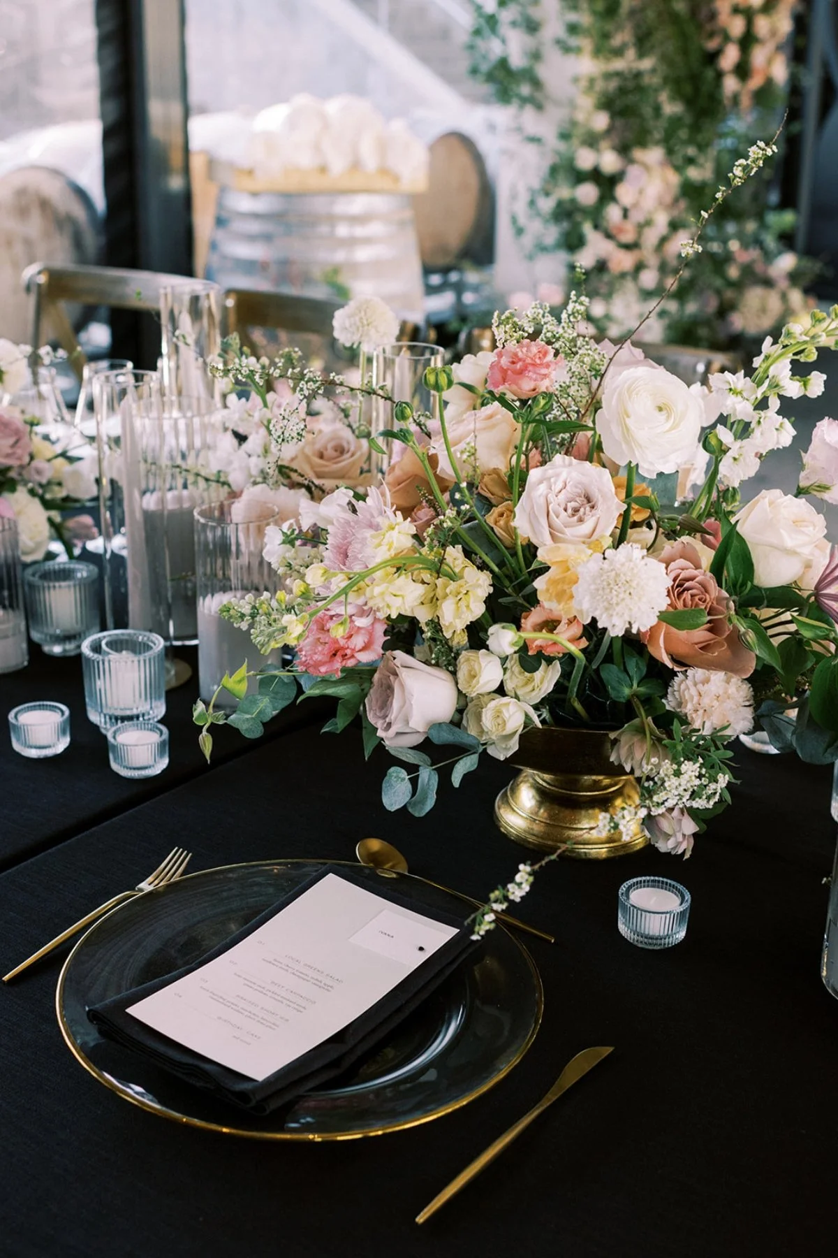 table-setting-flowers-centrepieces.jpg