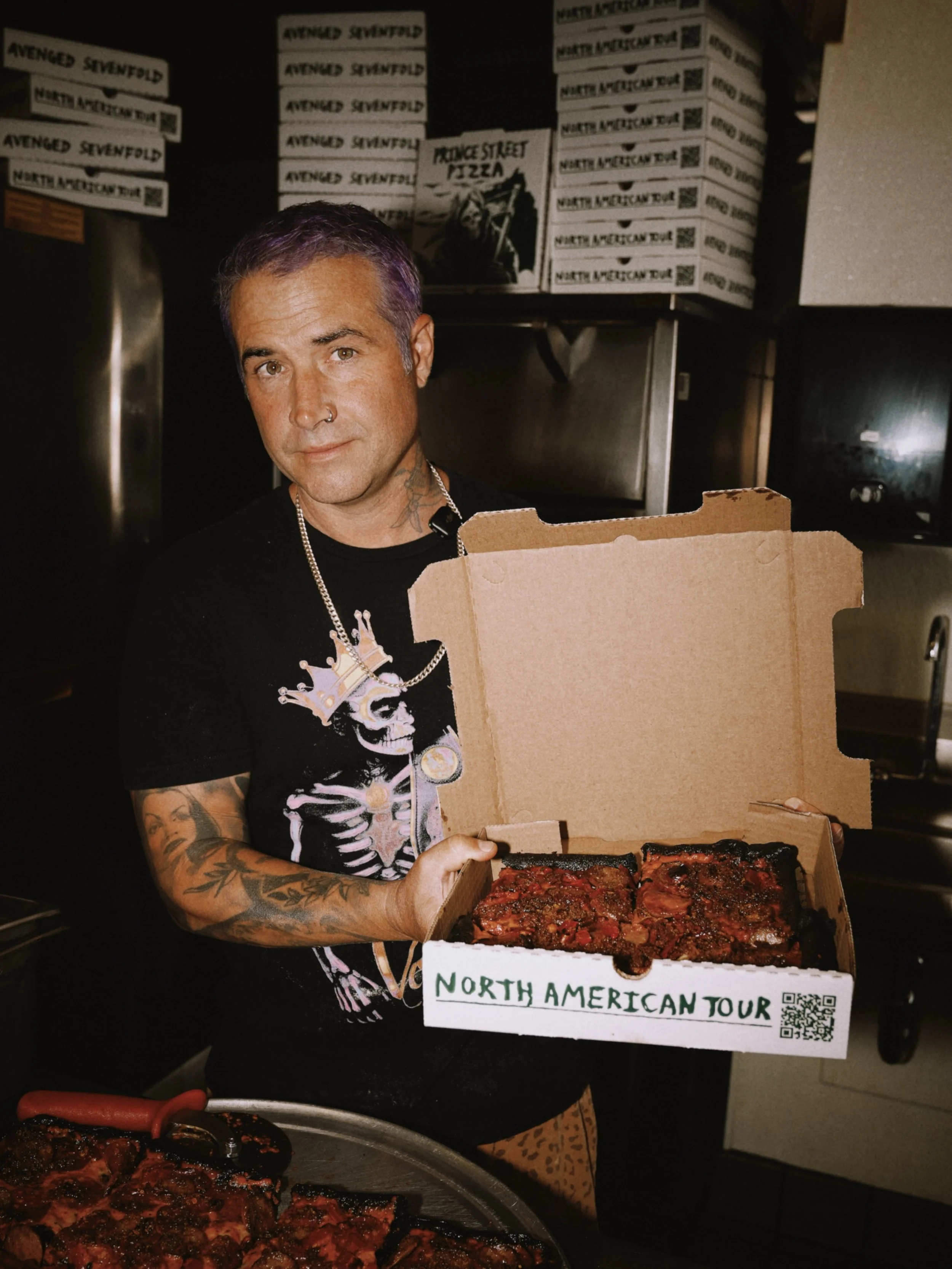 in honor of the @avengedsevenfold show tonight and the last day to snag the collab pies at @princestreetpizza here&rsquo;s our shoot with @johnnychristofficial 🖤🙏🏽🦇 #a7x