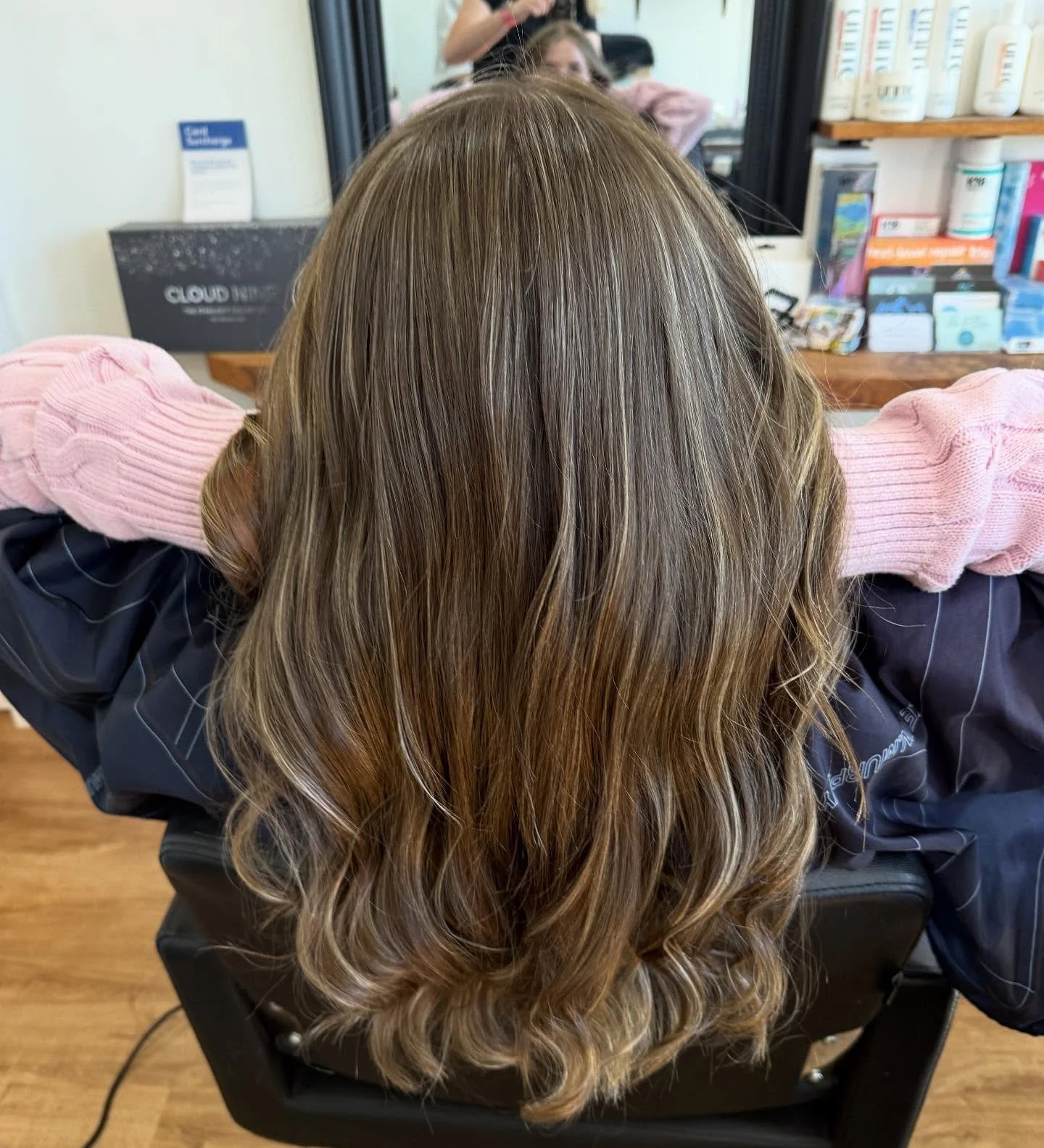 What a privilege to do someone&rsquo;s first hair colour! Soft, blended, shame we didn&rsquo;t get a nice photo outside due to the wind 🤣🤣. - colour By Cody
