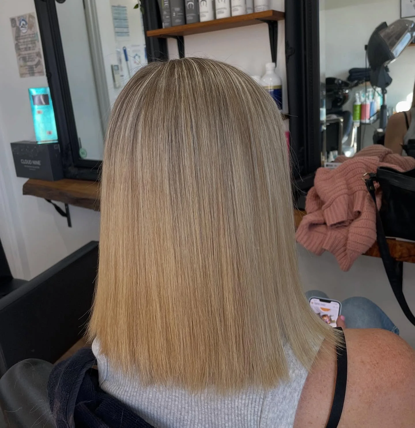 Blonde again!!! Ready for summer with this gorgeous blonde by @jarrah_nofilterhair.makeup