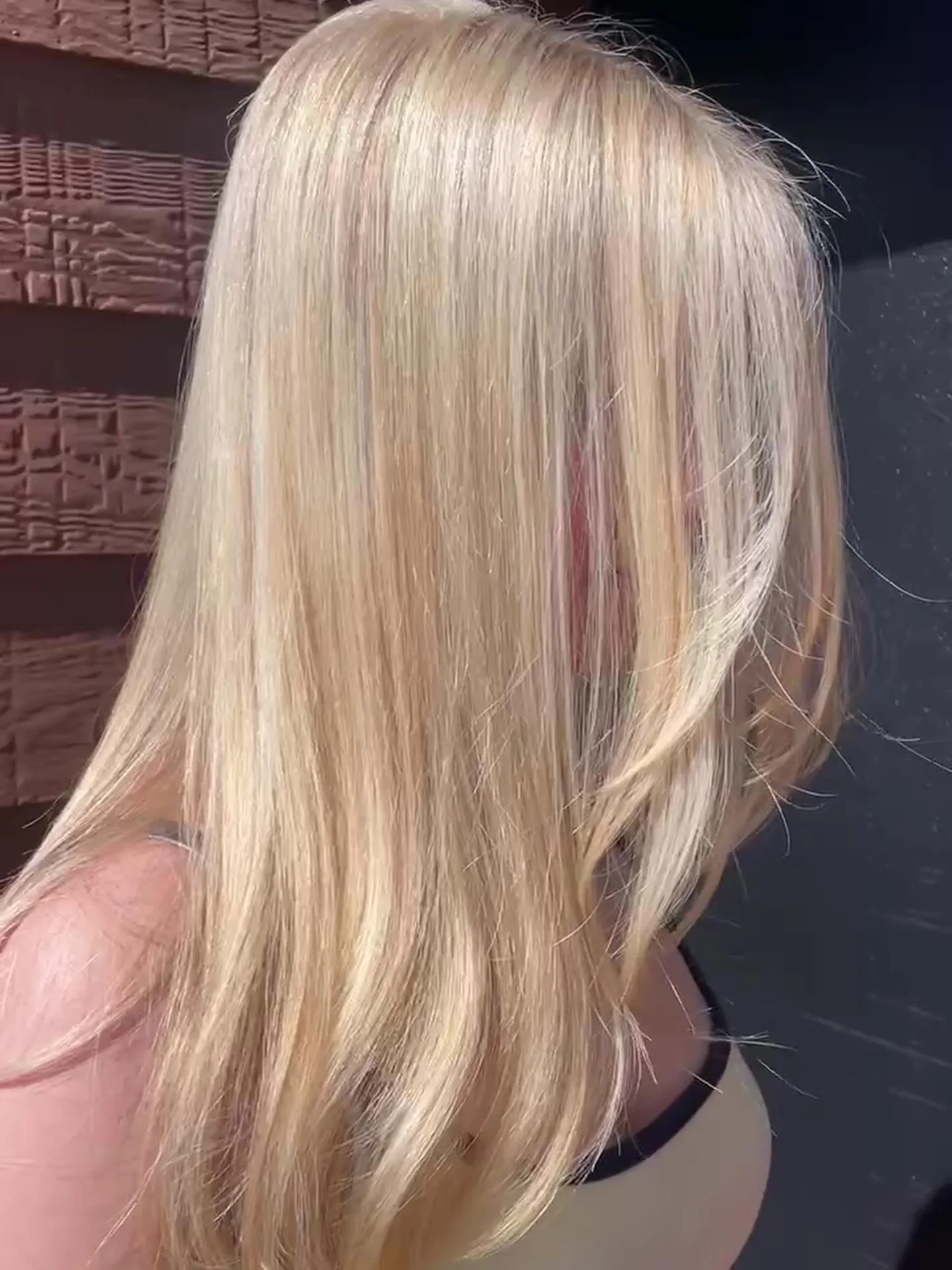Shiny buttery blonde 🥰 🤩  by @jarrah_nofilterhair.makeup  #pravanahydragloss #pravana