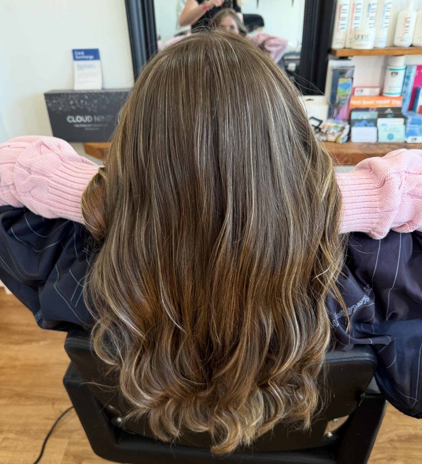 What a privilege to do someone&rsquo;s first hair colour! Soft, blended, shame we didn&rsquo;t get a nice photo outside due to the wind 🤣🤣. - colour By Cody