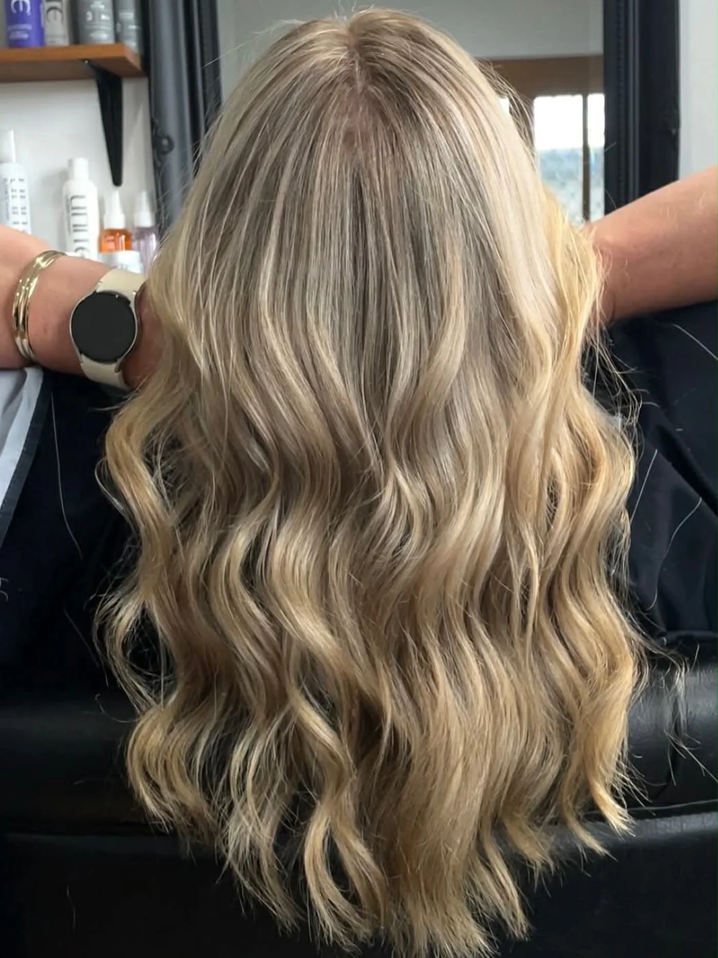 🌟 soft and dreamy with dimension 🙌 adding some low lights that soften and blend with creamy blonde🌟