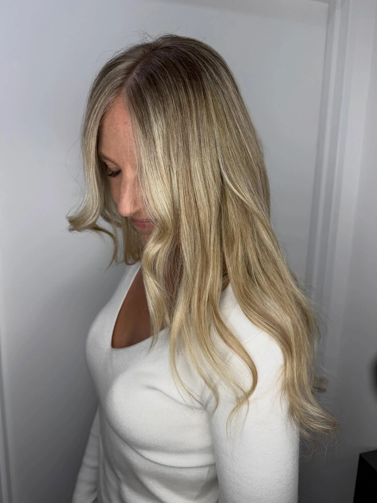 Soft blend, seamless glow ✨
Lived-in blonde with that effortless, low-maintenance vibe and Hydragloss shine 🤍
#pravanahydragloss #pravana #hairthatshines✨