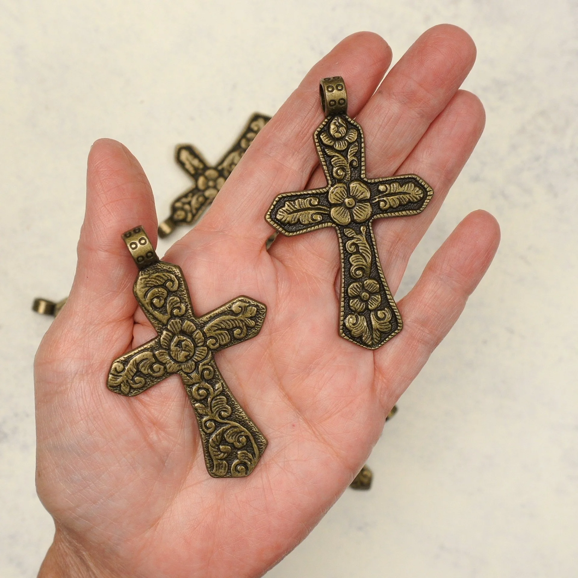 Large Bronze Tone Cross (2A5)