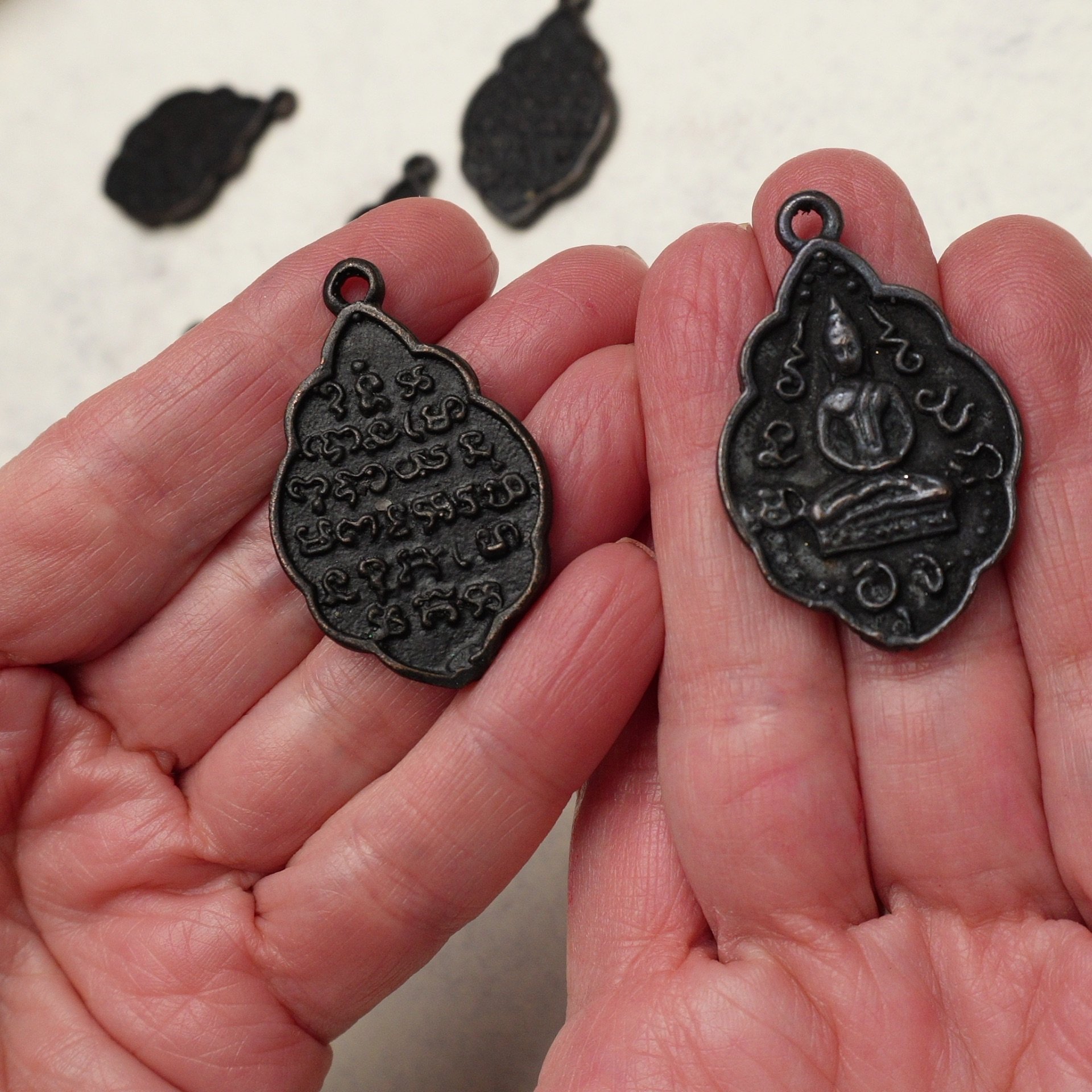 Buddha Pendant Dark Gray / Black (1E1)