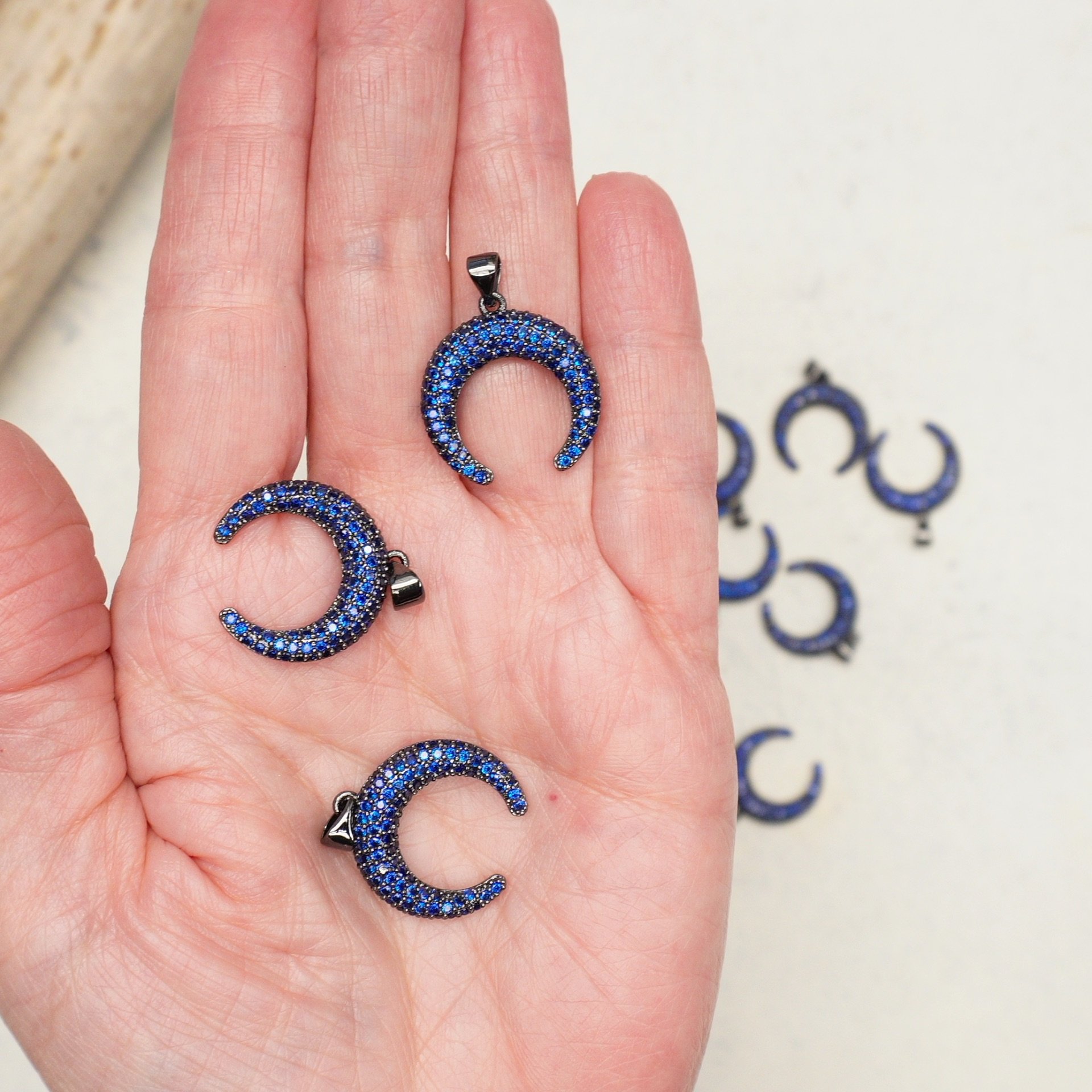 Moon Pave Pendant (1A7)