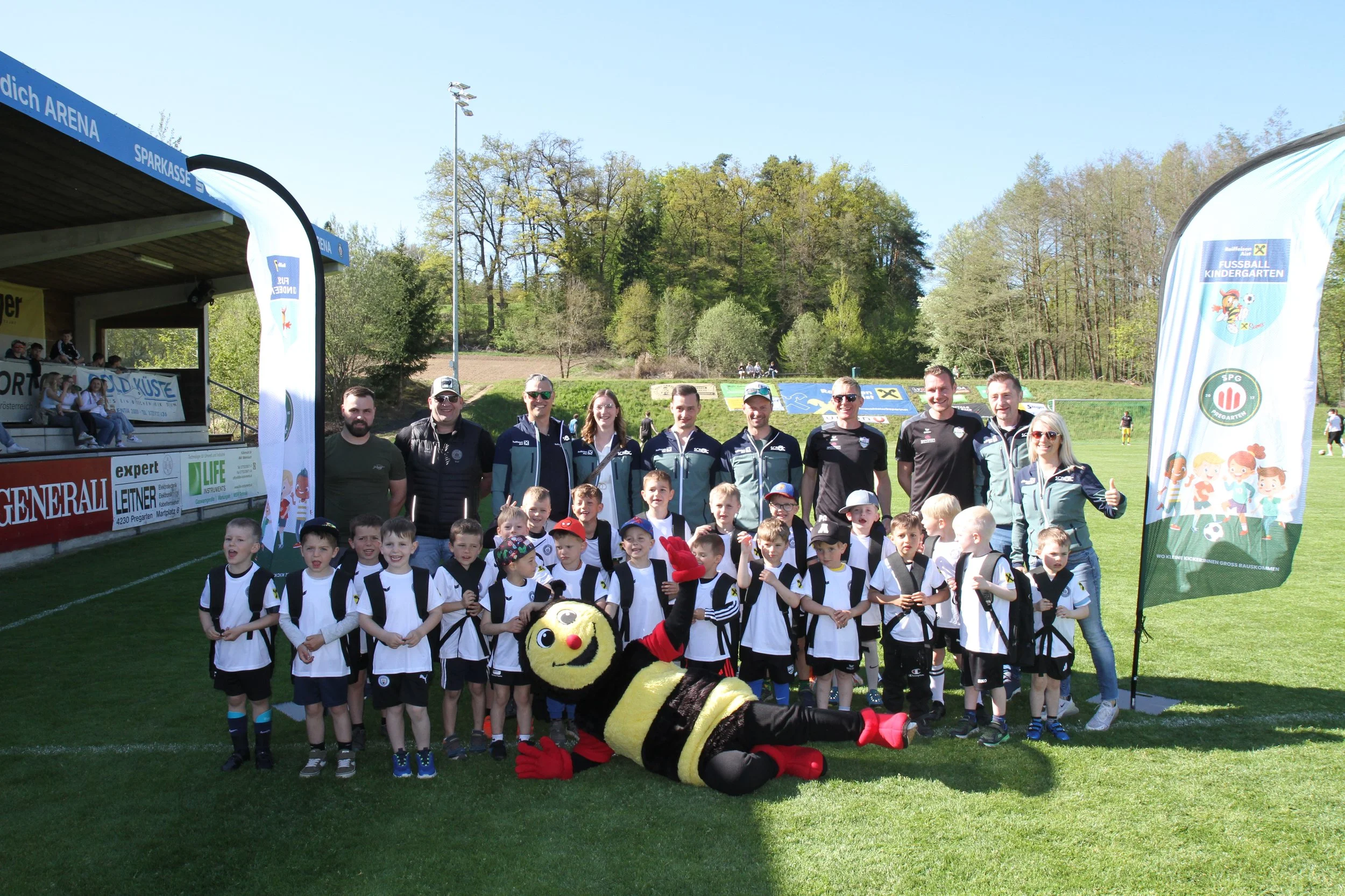 Raiffeisen Aist Fußballkindergarten stand beim Heimspiel im Mittelpunkt!