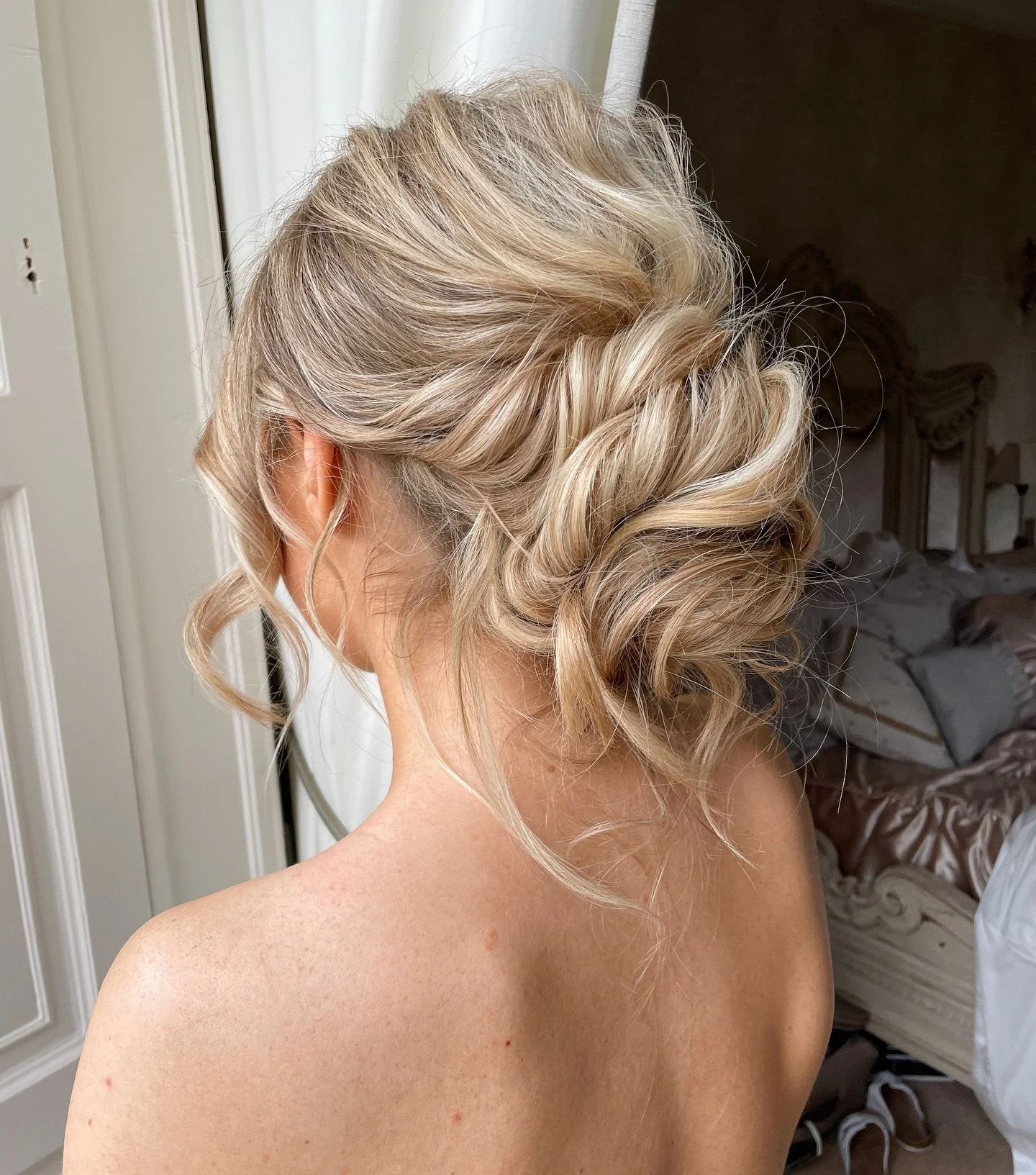 Brides: Go for that full textured bun if you&hellip;.. 

&bull; Hate your hair down 
&bull; Are a warm person 
&bull; Have hair that doesn&rsquo;t hold a curl 
&bull; Have finer hair (can add padding/clip ins)

I loved creating this style on my beaut