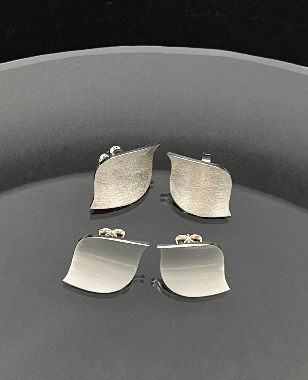 Leijat stud earrings silver