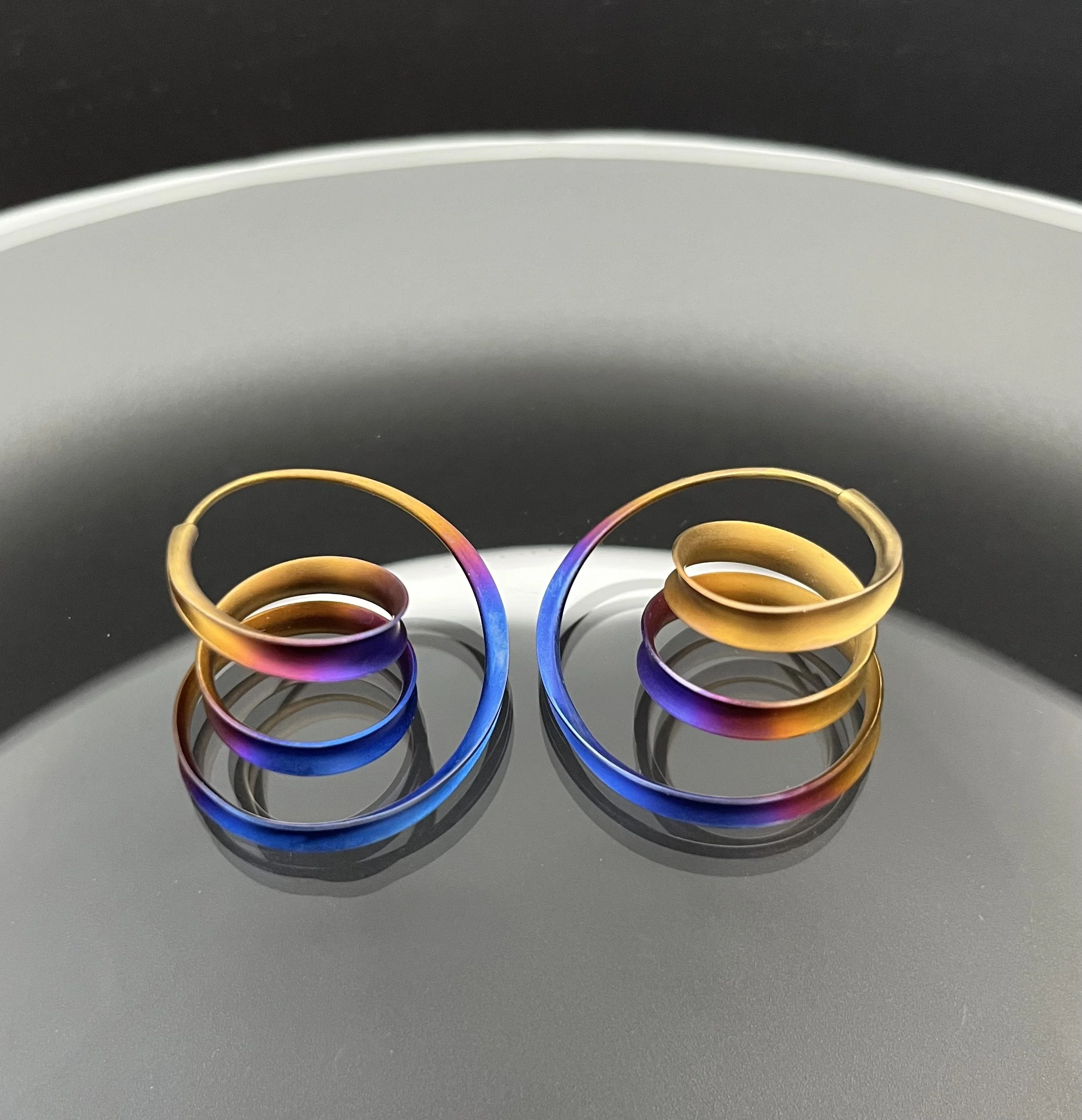 Spiral earrings titanium